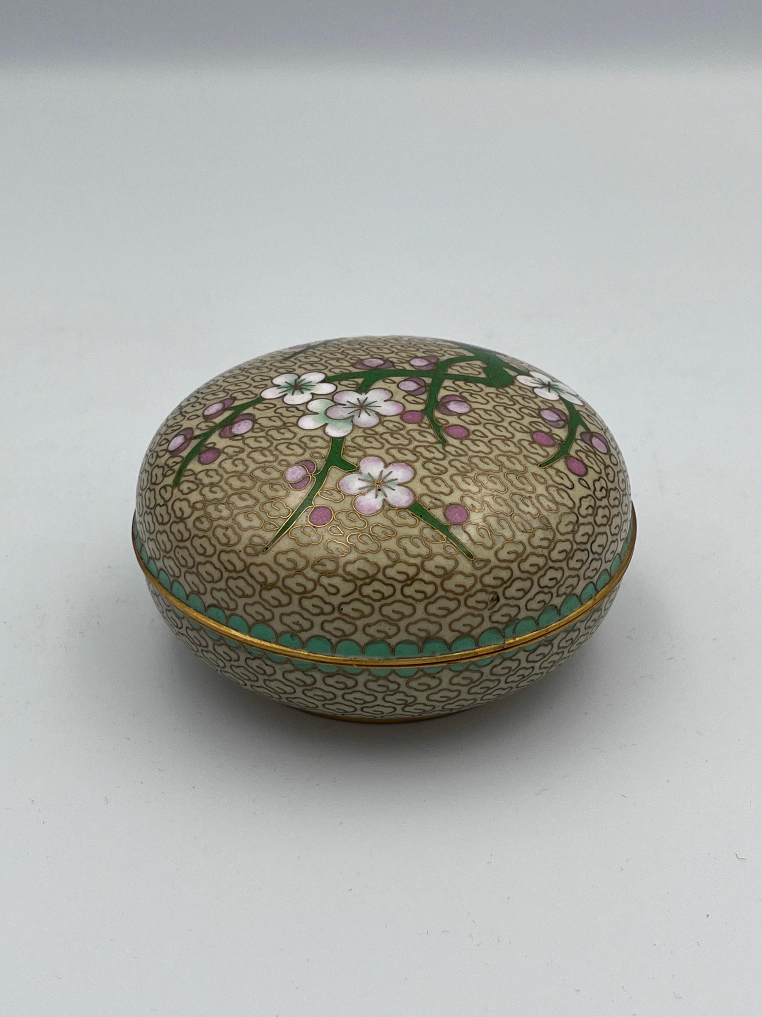 Elegante Joyero Cloisonné Flor de Cerezo Esmaltado con Interior Teal Latón en venta