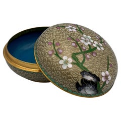 Elegante Joyero Cloisonné Flor de Cerezo Esmaltado con Interior Teal