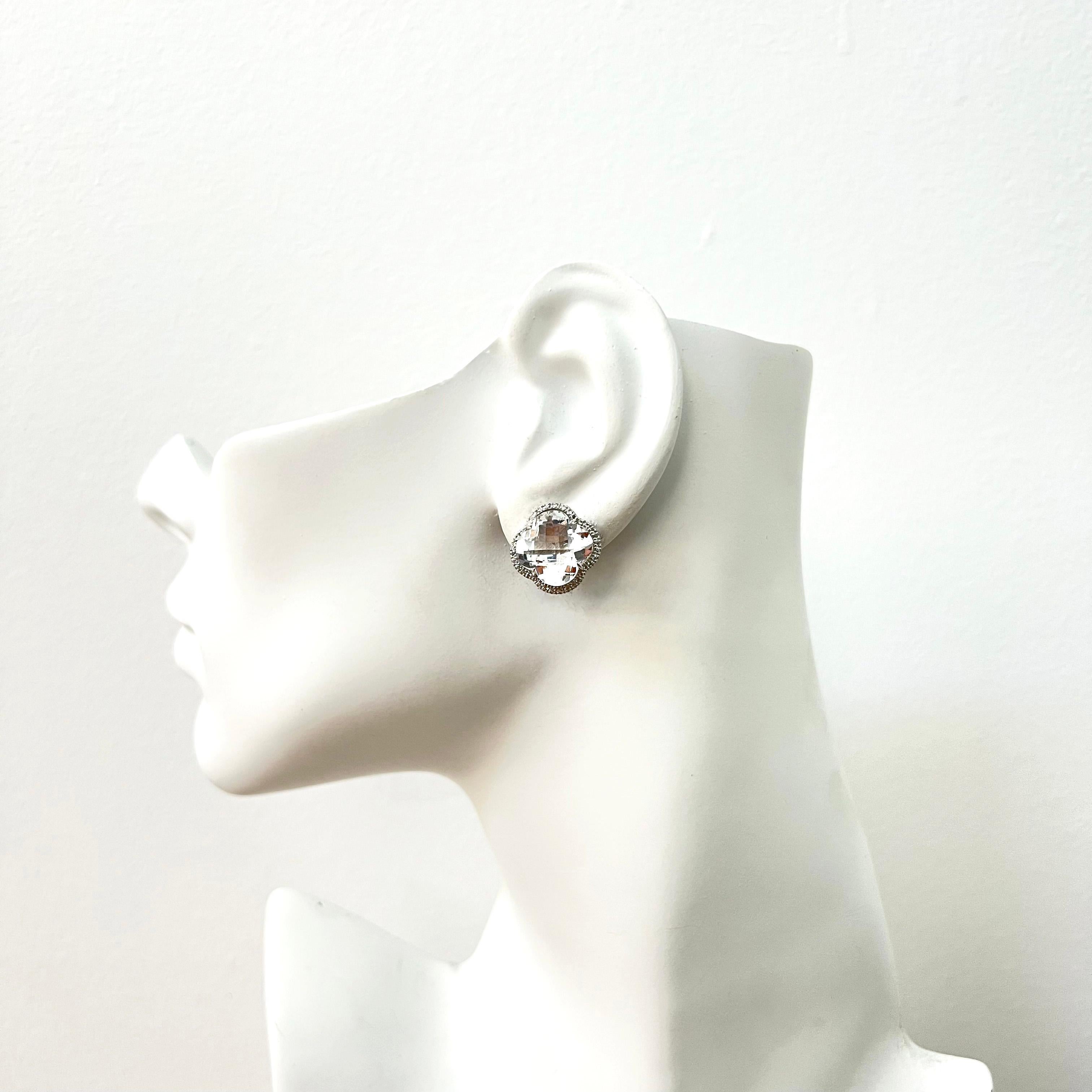Ohrringe mit Knopfleiste aus klarem Quarz in Kleeblattform für Damen oder Herren im Angebot