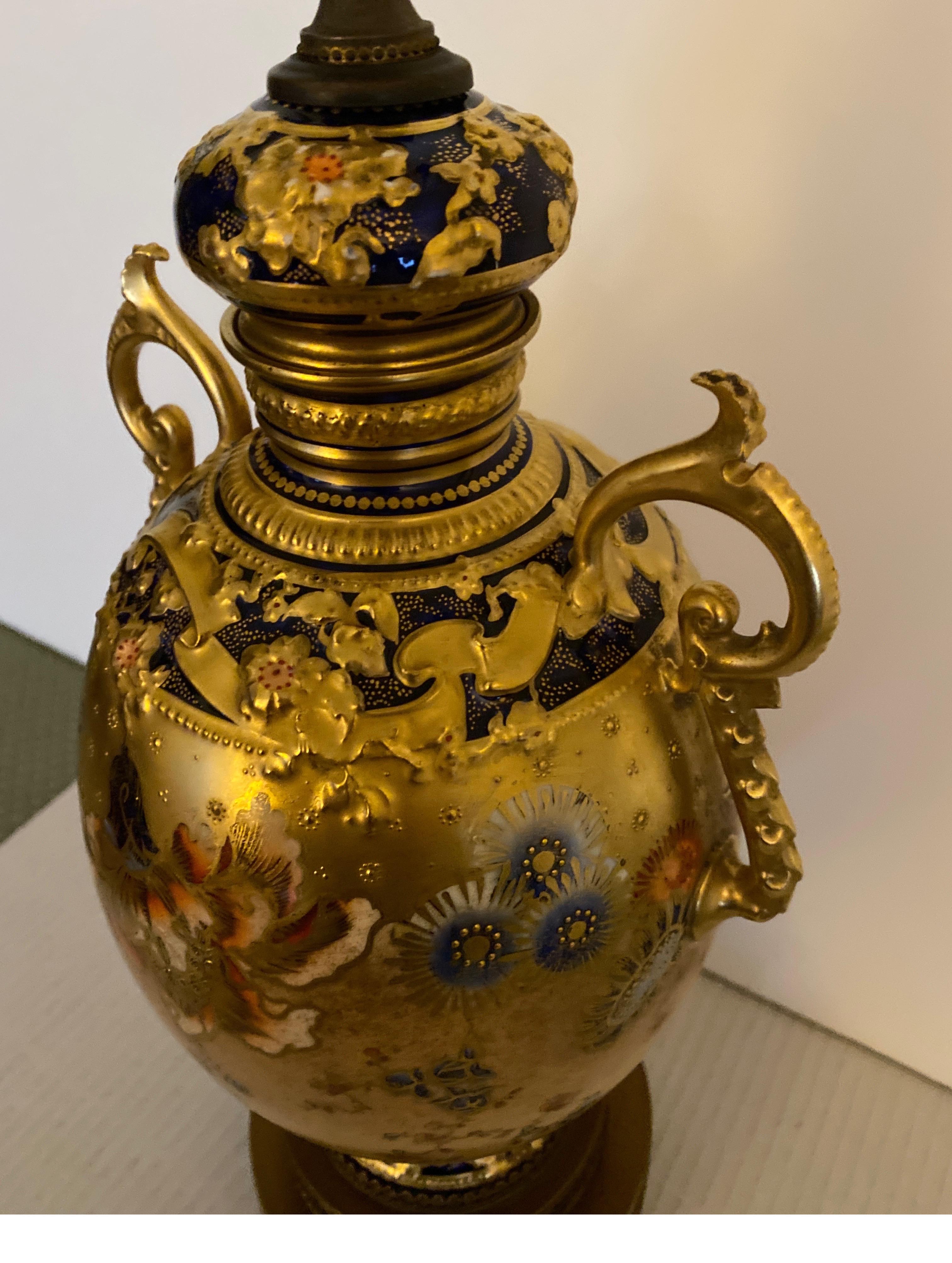 Élégante lampe Derby du 19ème siècle incrustée de cobalt et d'or, Royal Crown en vente 3