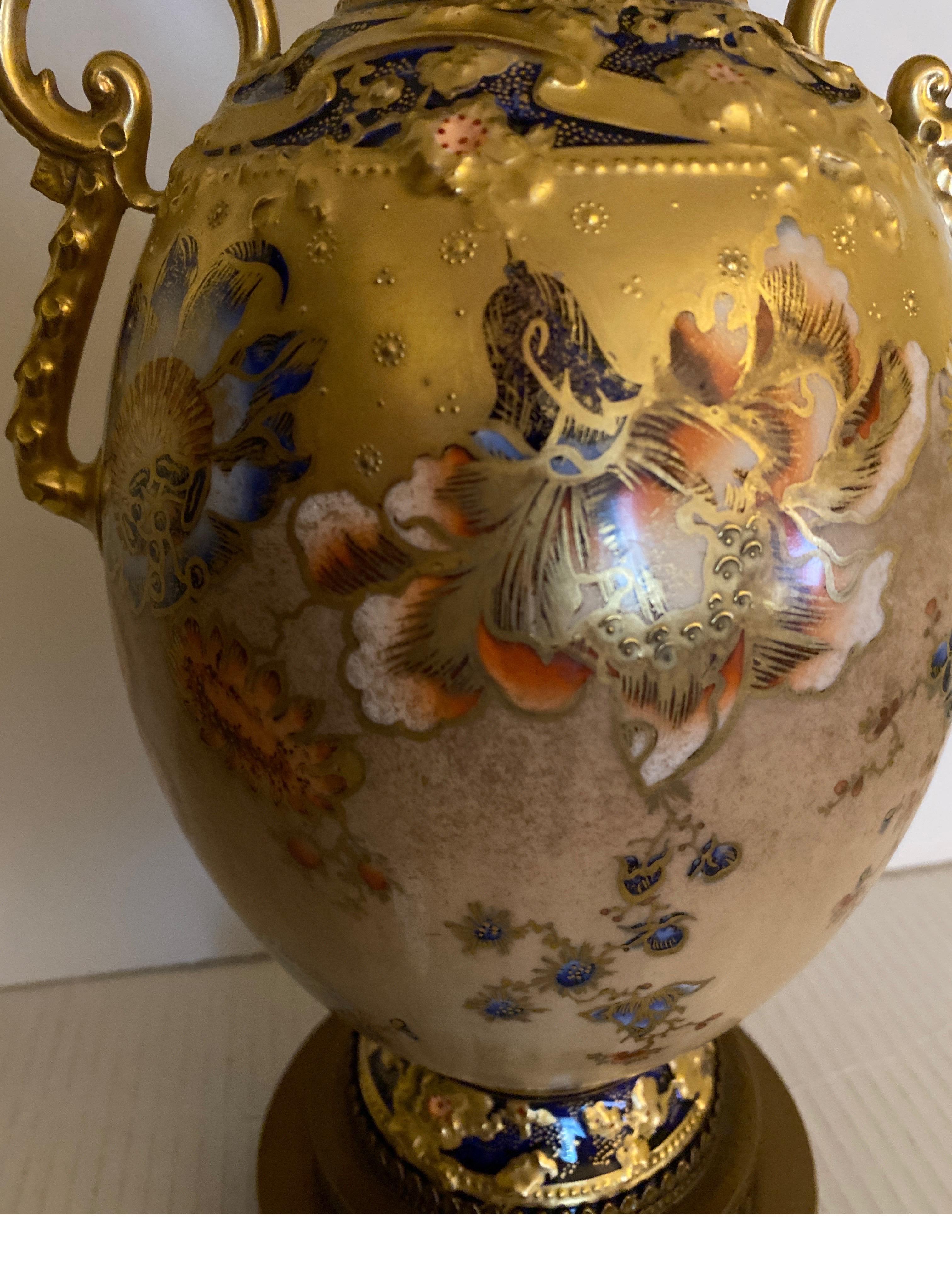 Anglais Élégante lampe Derby du 19ème siècle incrustée de cobalt et d'or, Royal Crown en vente