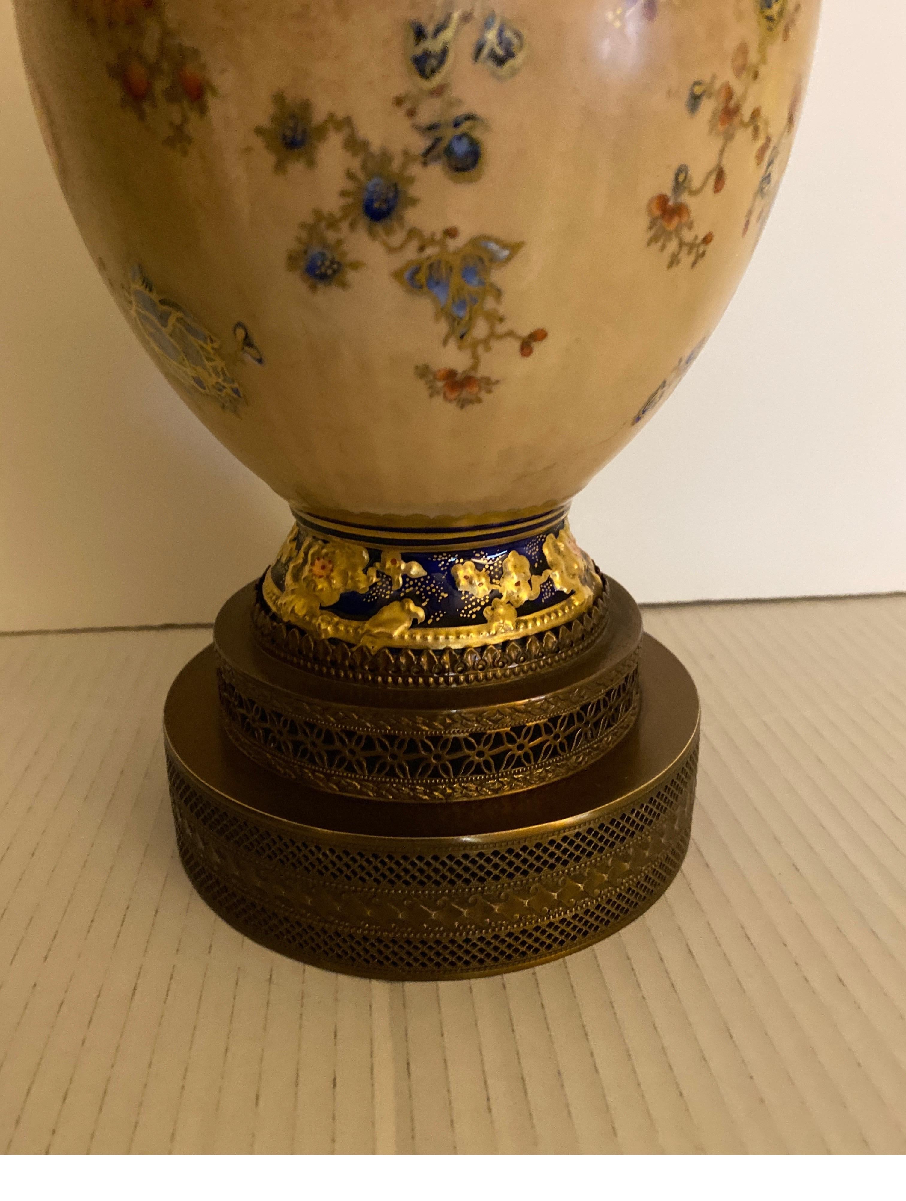 Porcelaine Élégante lampe Derby du 19ème siècle incrustée de cobalt et d'or, Royal Crown en vente