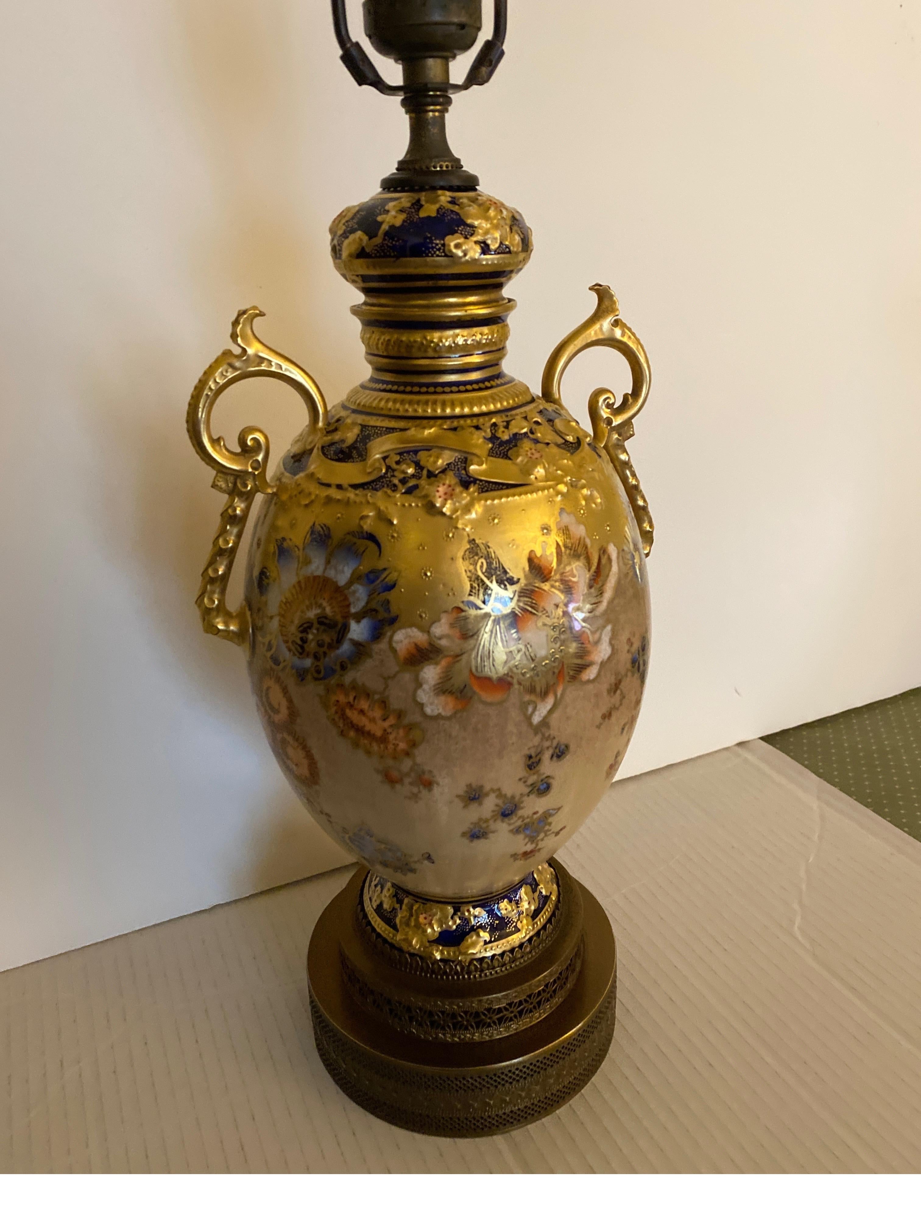 Élégante lampe Derby du 19ème siècle incrustée de cobalt et d'or, Royal Crown en vente 1