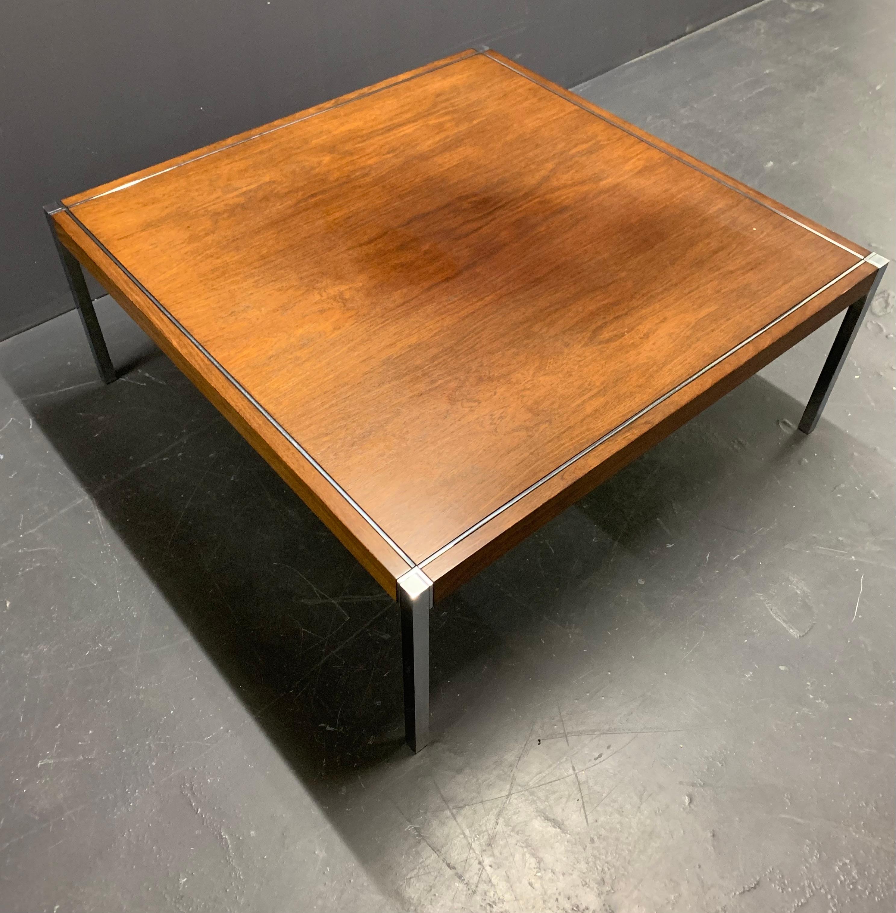 Americano tavolino Eleg di knoll international in vendita