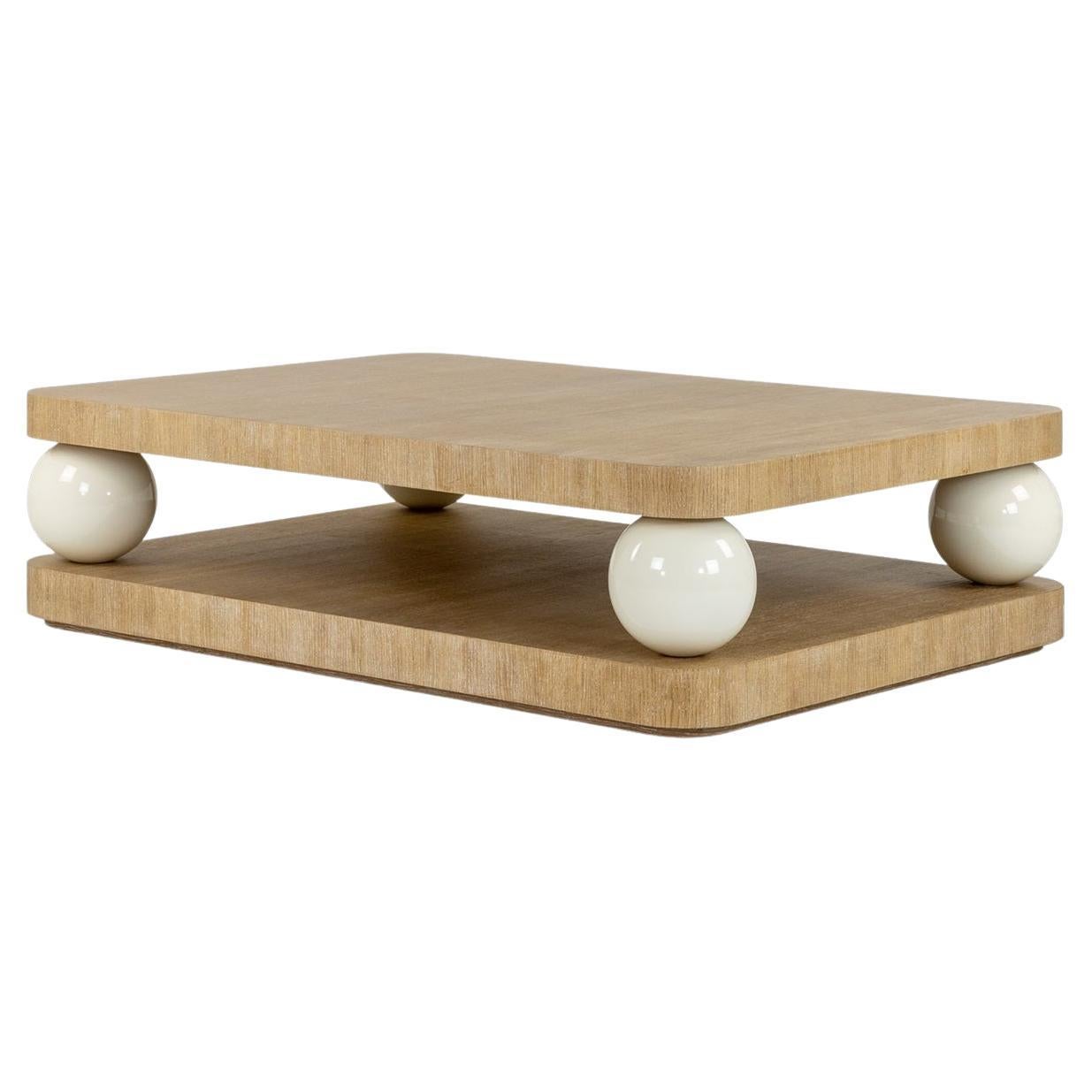Table basse élégante en Wood Oak avec accents Ball and Ball laqués By JLC en vente