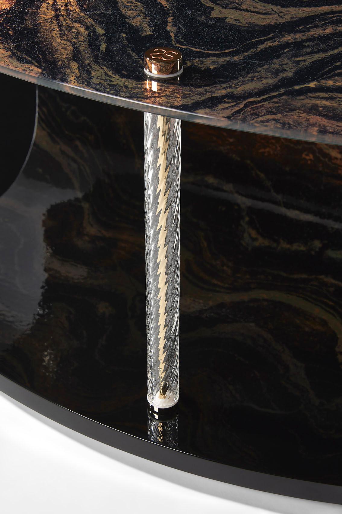 Eleganter eleganter Couchtisch, geschwungenes Holzpaneel, geschwungenes Kunstglas, transparente Glasröhre (21. Jahrhundert und zeitgenössisch) im Angebot