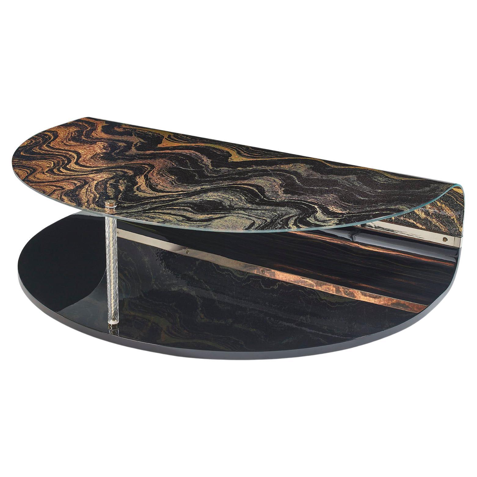 Table basse élégante en bois incurvée, panneau de bois incurvé, verre d'art et tube en verre transparent