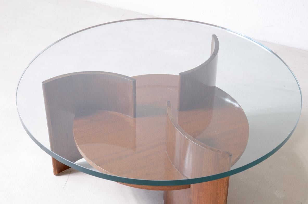 Italian Elegant coffee table in curved wooden For Sale