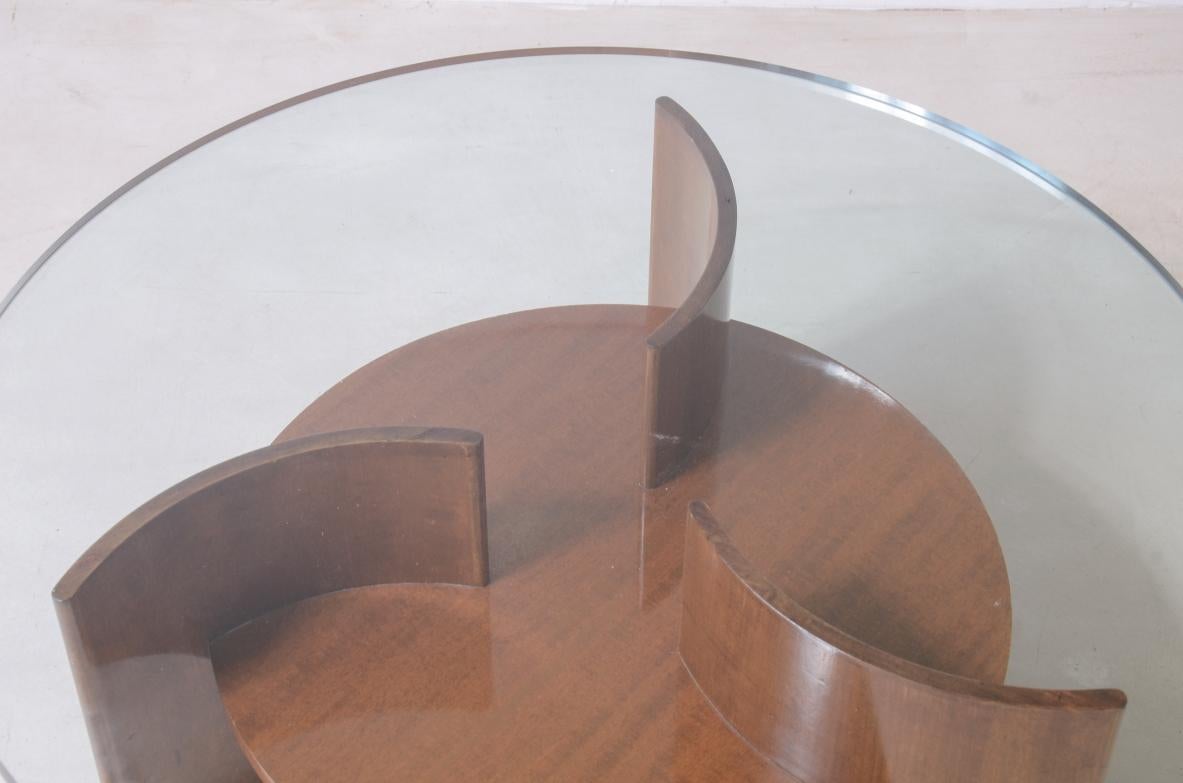 Elegant coffee table in curved wooden In Excellent Condition For Sale In Milano, IT