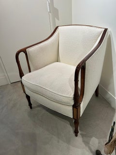 Elegante y Confortable Silla Club Antigua con Nueva Tapicería Boucle