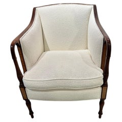 Elegante y Confortable Silla Club Antigua con Nueva Tapicería Boucle