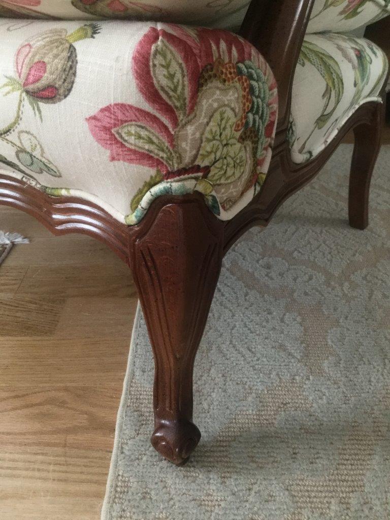 Elegant Comfy Pair of French Style Bergere Armchairs with Floral Upholstery In Good Condition In Hopewell, NJ