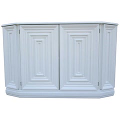 Elegant Console Cabinet in White Lacquer Finish