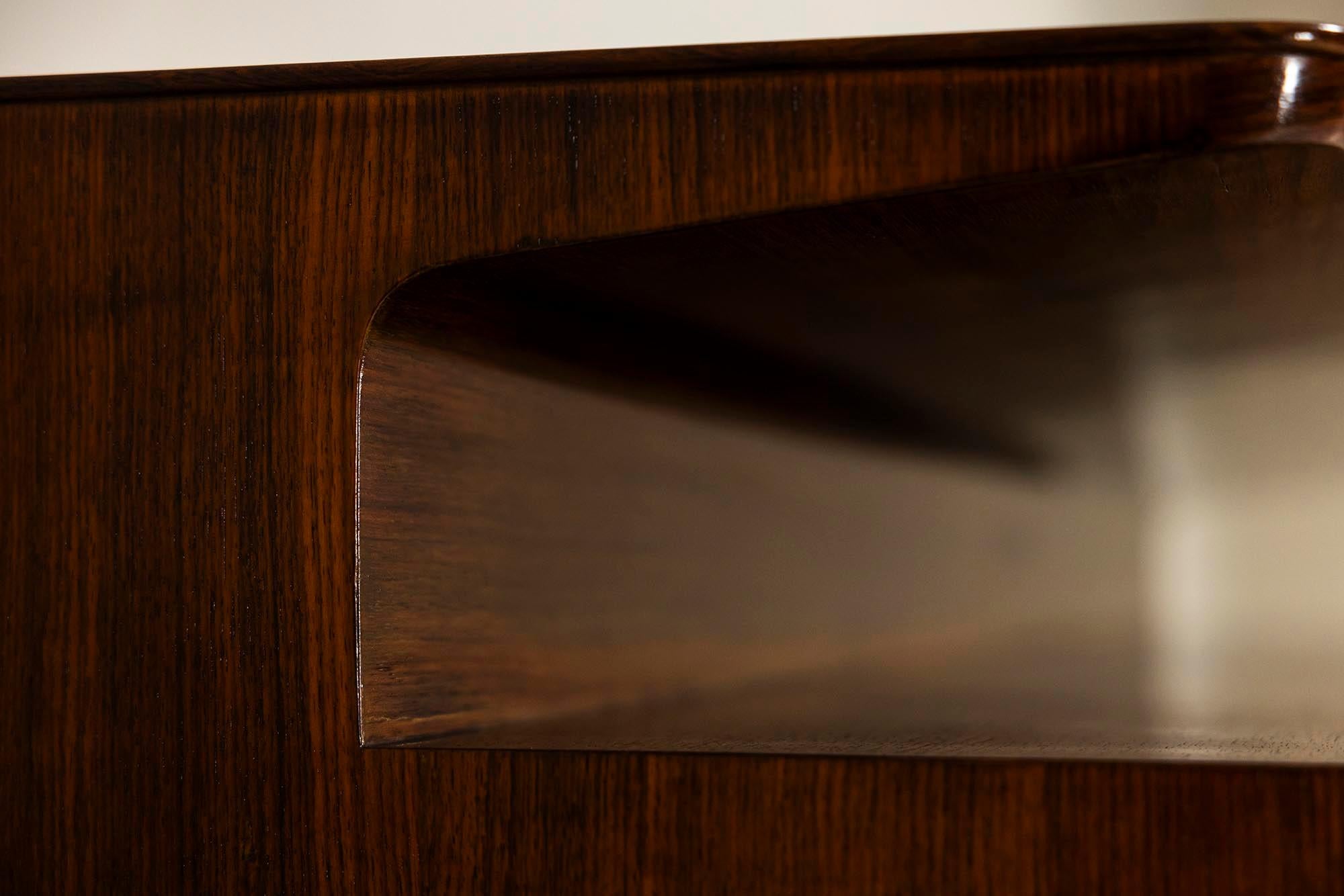 Elegante Konsole im Stil von Parisi, furniert aus Mahagoni mit Messing, Italien 6