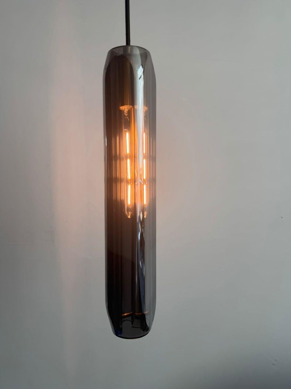 Elegante lámpara colgante contemporánea Selene de cristal de plomo en gris acero Moderno en venta