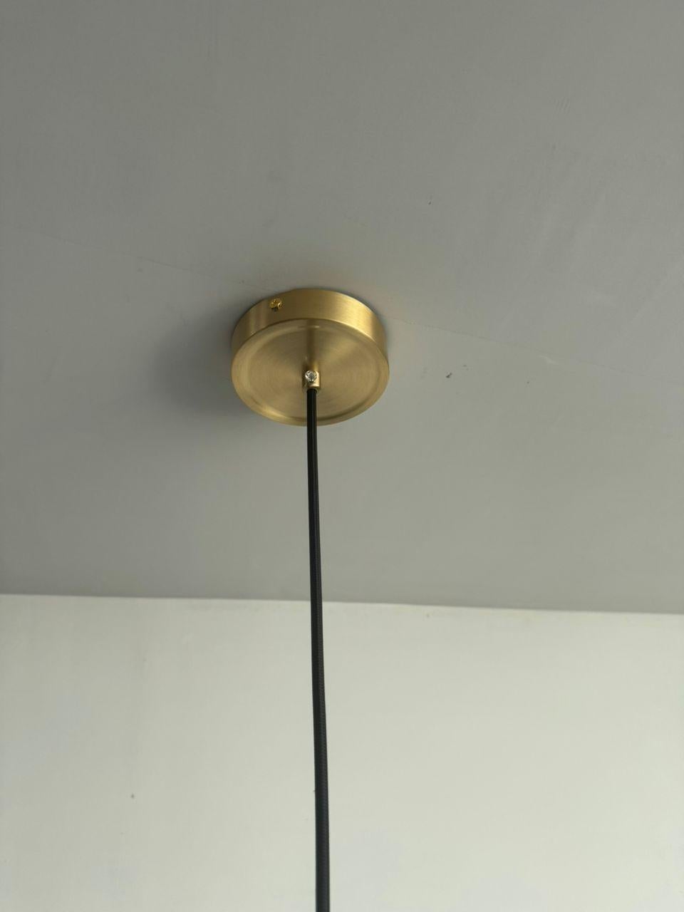 Elegante lámpara colgante contemporánea Selene de cristal de plomo en gris acero Siglo XXI y contemporáneo en venta