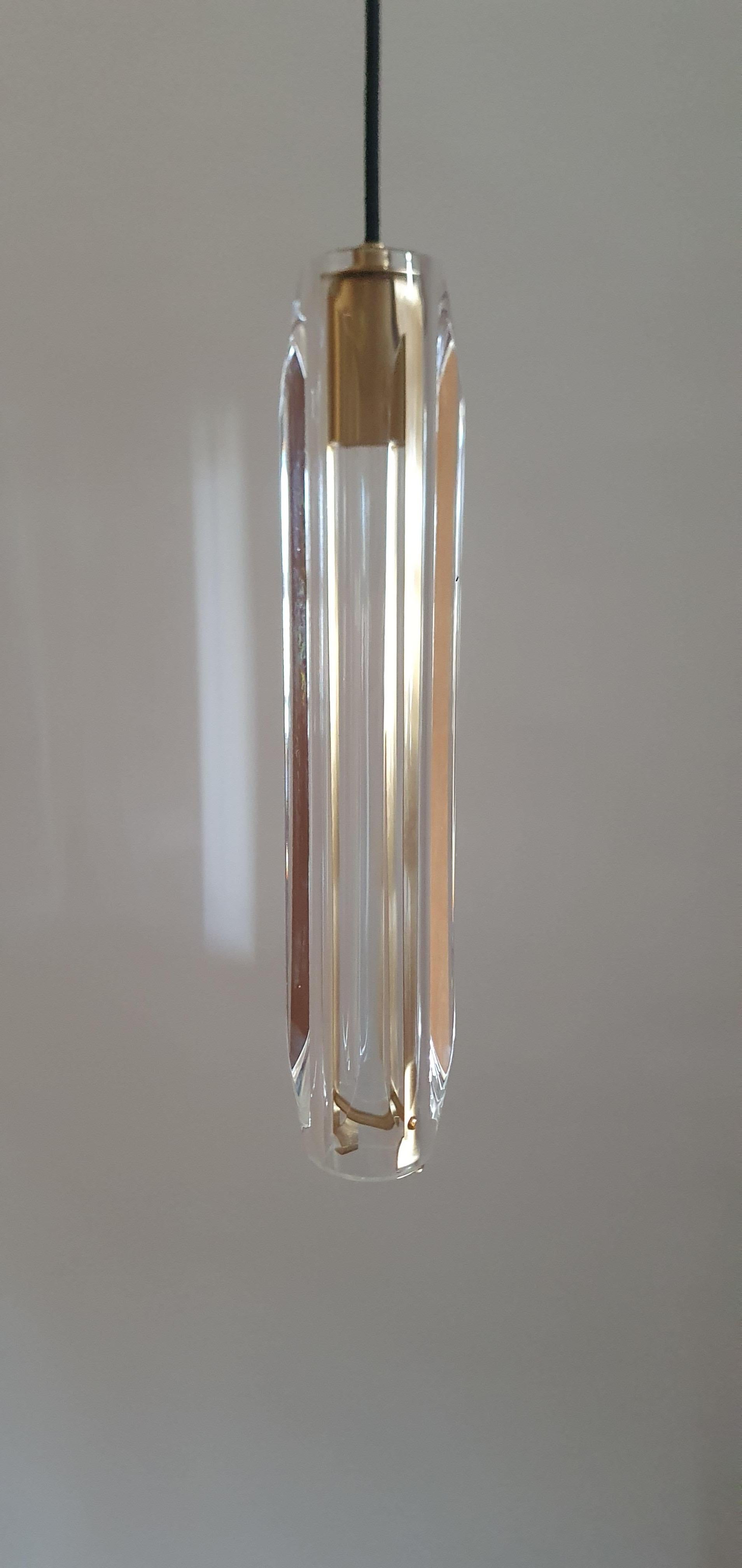 Elegante zeitgenössische Selene Bleikristall-Hängeleuchte mit Baldachin aus gebürstetem Messing (21. Jahrhundert und zeitgenössisch) im Angebot