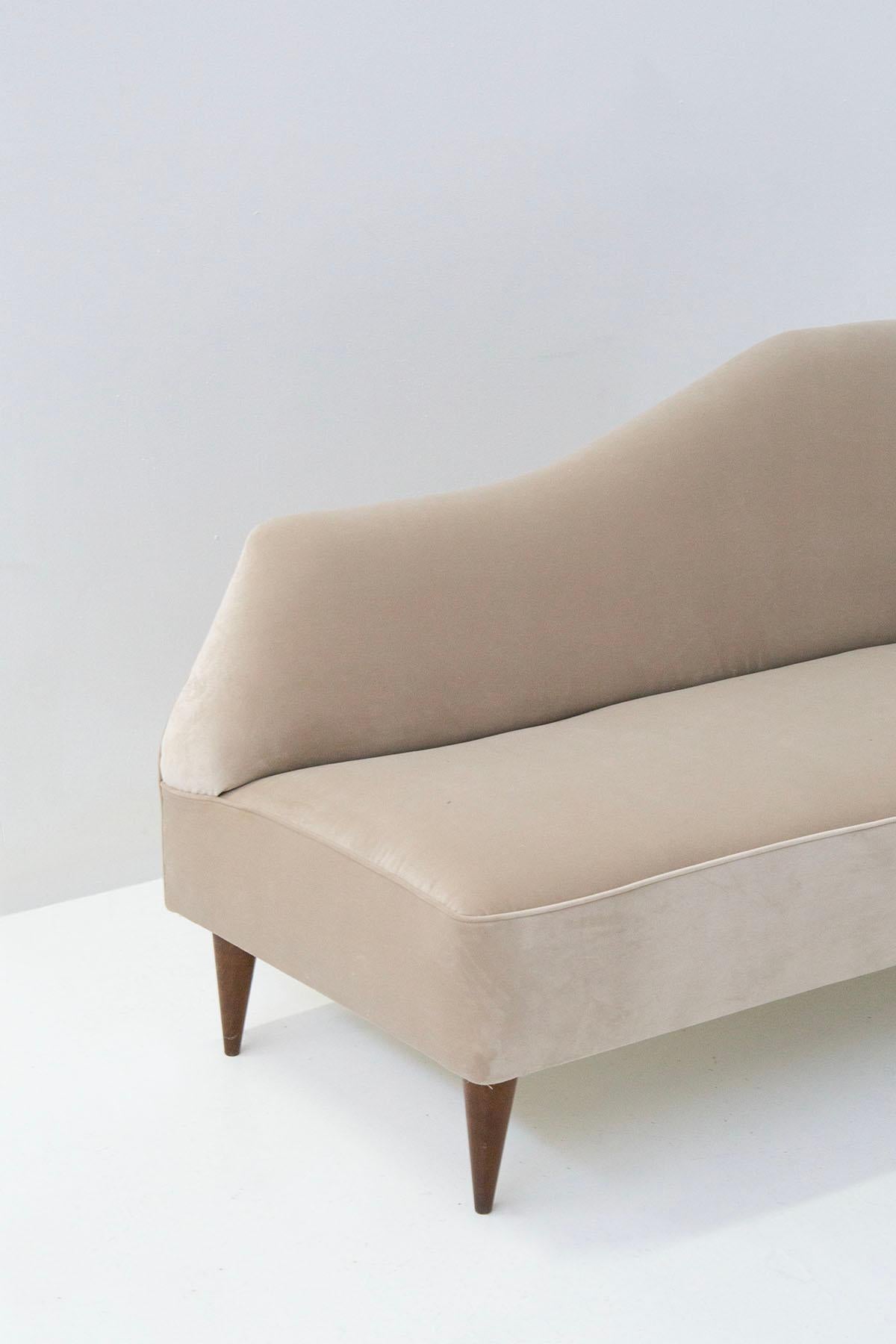 Mid-Century Modern Elegant Corner Sofa Attributed to Gio Ponti in Velvet Beige For Sale