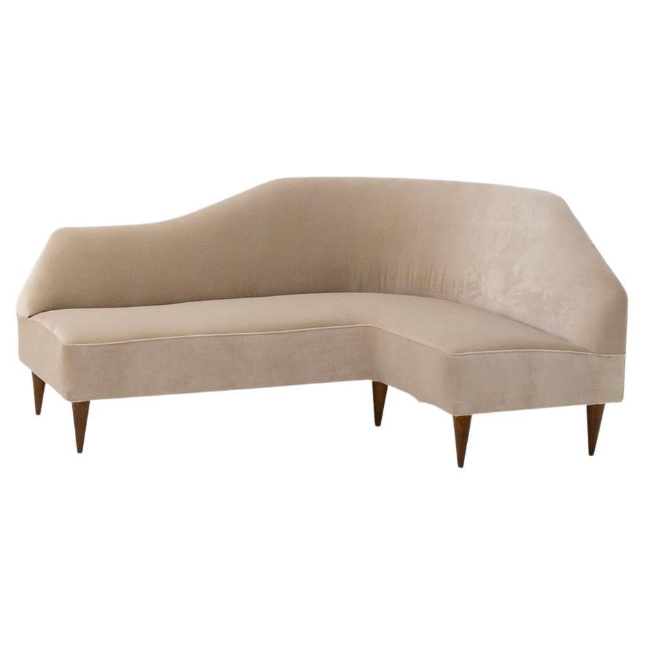 Elegant Corner Sofa Attributed to Gio Ponti in Velvet Beige For Sale
