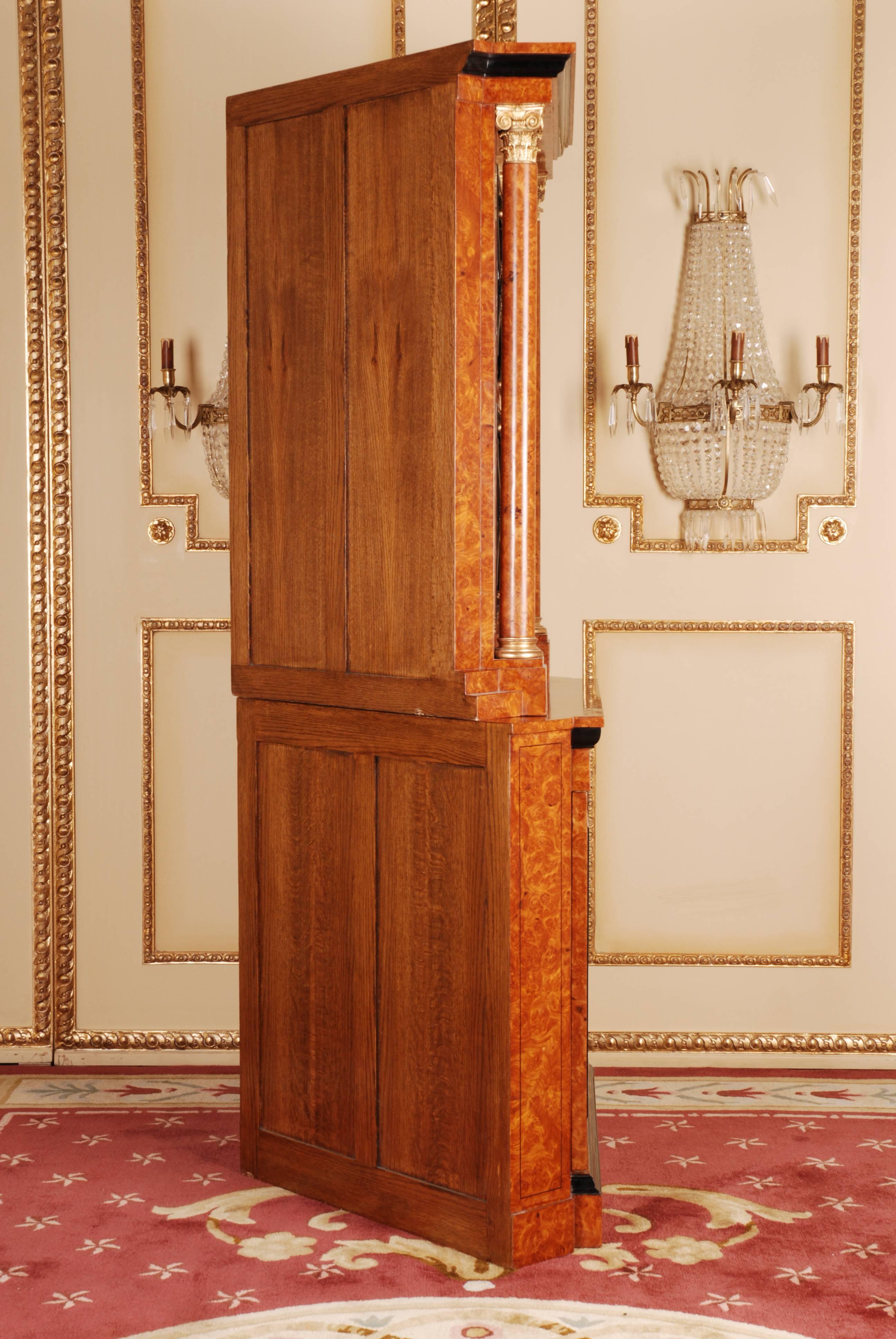 German Elegant Corner Vitrine / cupboard in Antique Biedermeier Style maple veneer For Sale