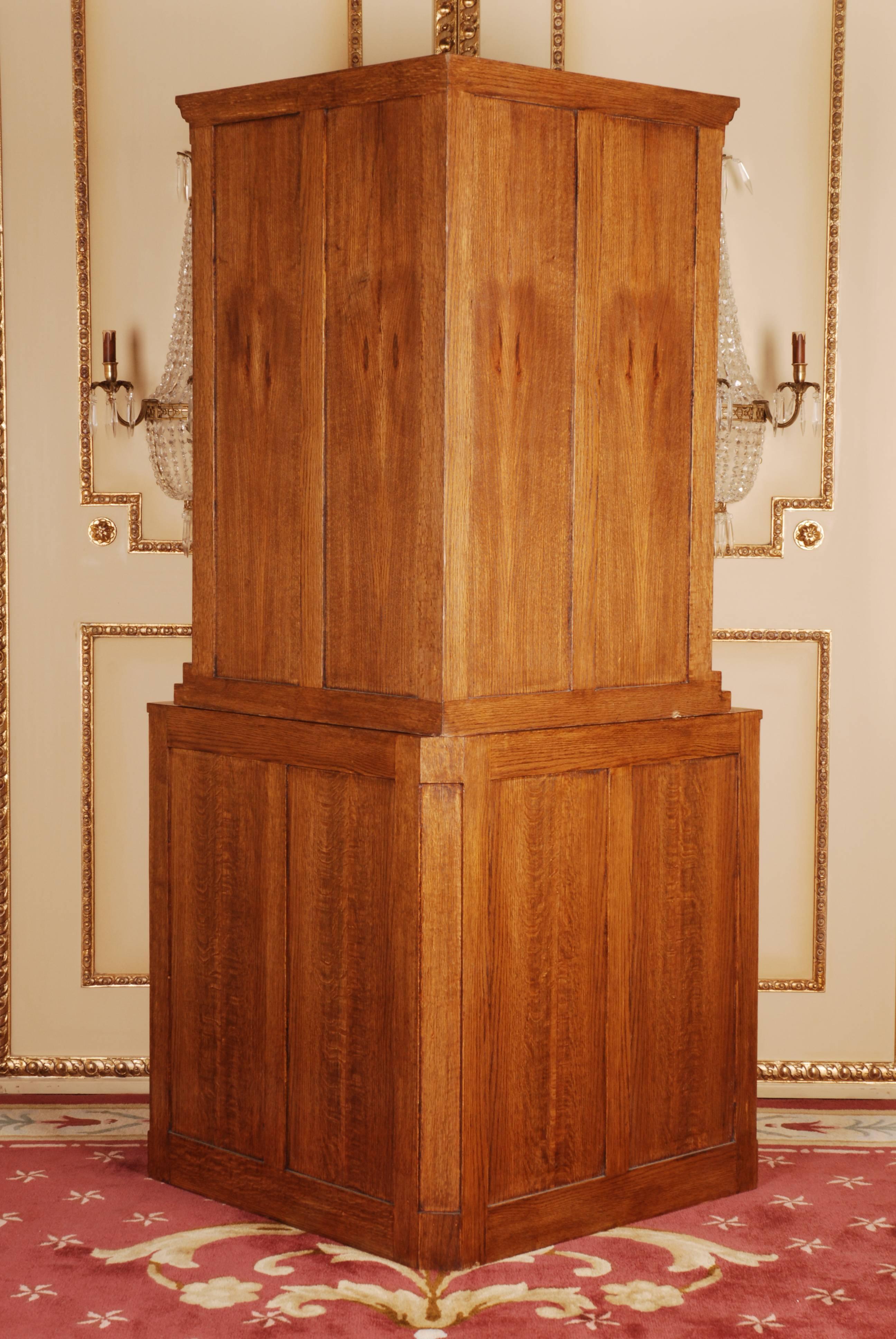 Veneer Elegant Corner Vitrine / cupboard in Antique Biedermeier Style maple veneer For Sale