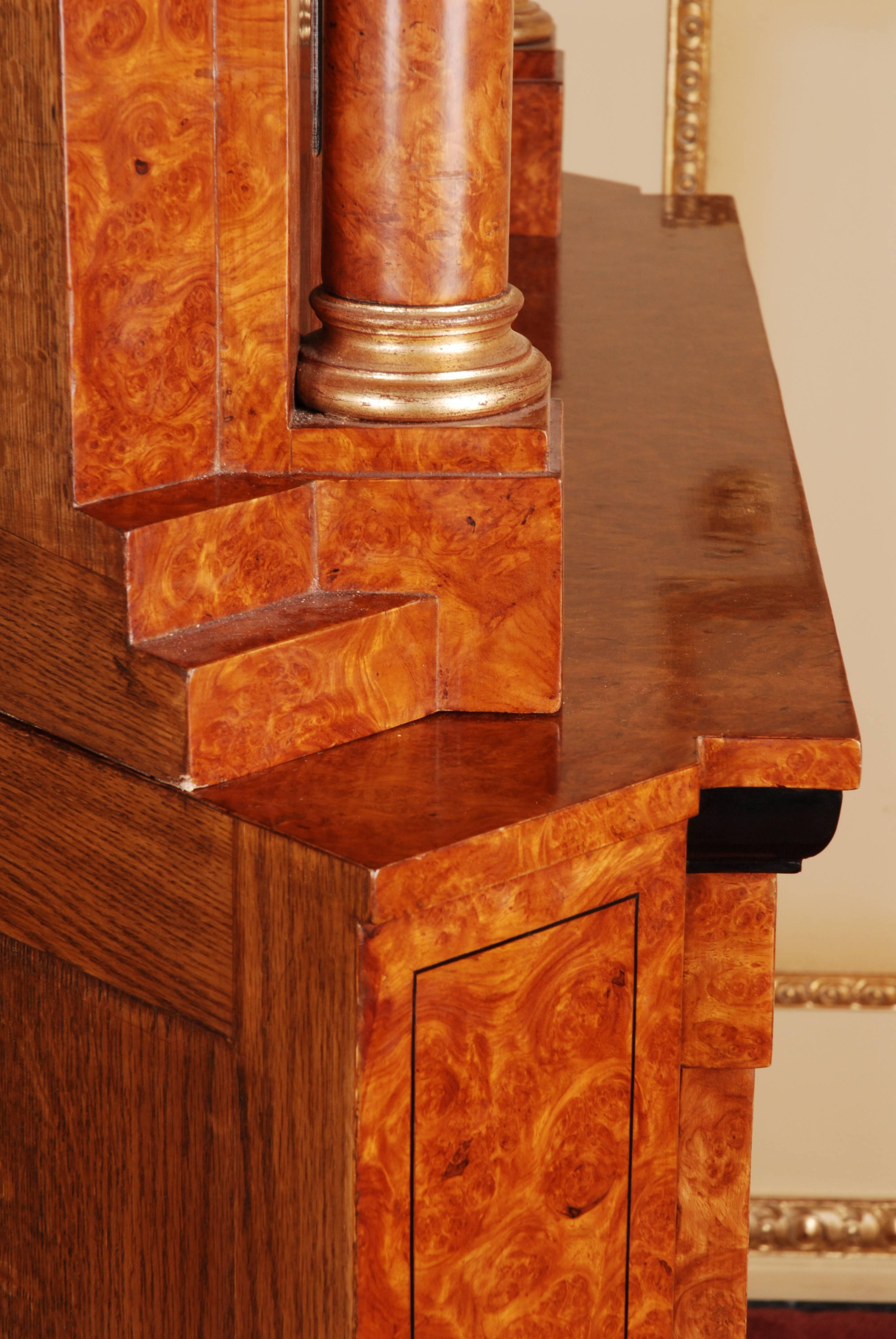 Elegant Corner Vitrine / cupboard in Antique Biedermeier Style maple veneer For Sale 1