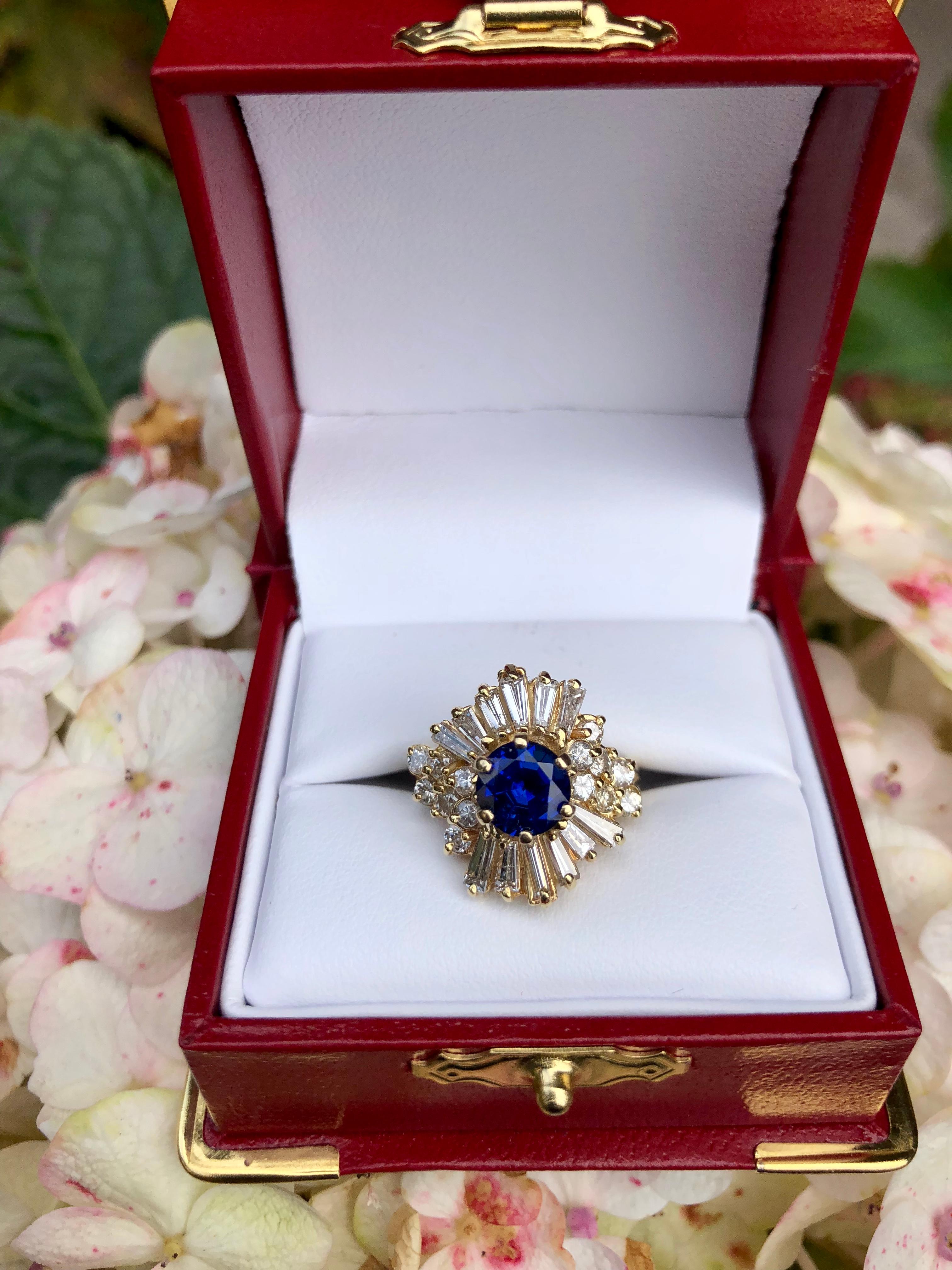 Elegant Cornflower Blue Sapphire Diamond Baguette Ballerina Yellow Gold Ring In Excellent Condition In Tustin, CA