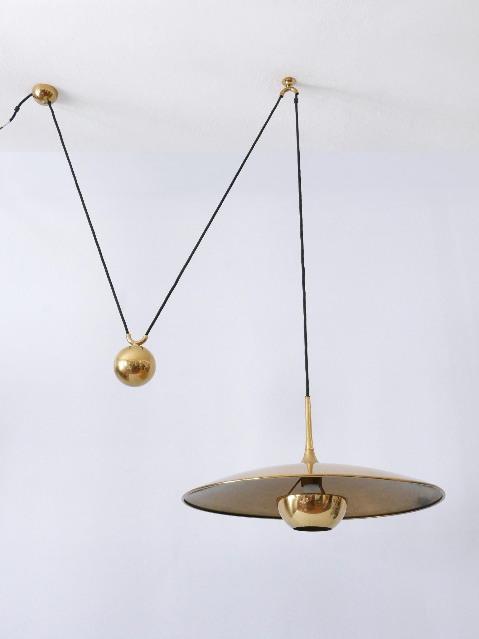 Mid-Century Modern Elegant Counterweight Brass Pendant Lamp 'Onos 55' by Florian Schulz 1970s