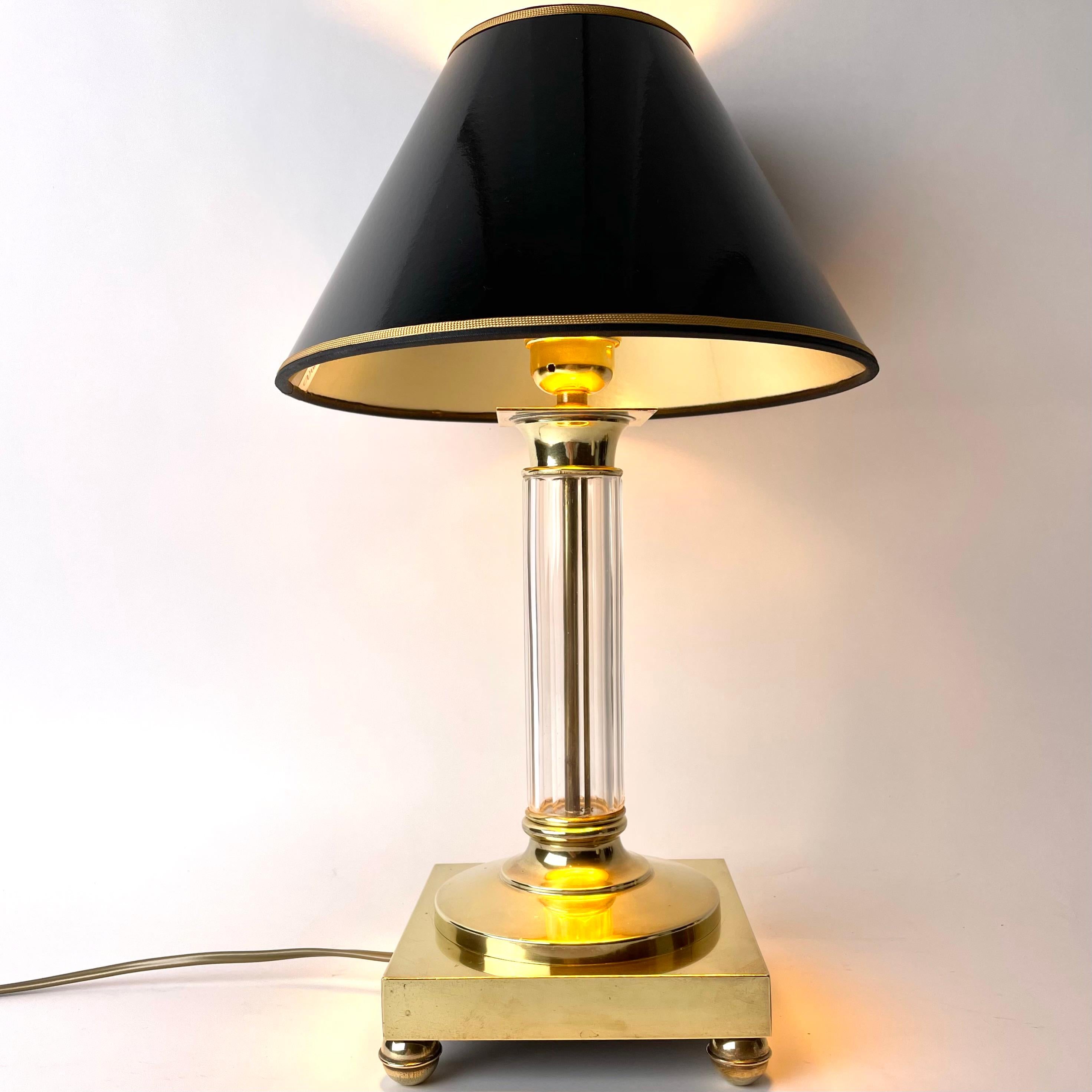 Table Lamp in Brass and Crystal Glass, Early 20th Century.

An elegant and refined modern yet classical table lamp. Consisting of a traditional column-structure, it reinvents the classical column lamp with a see through smooth shaft in crystal,