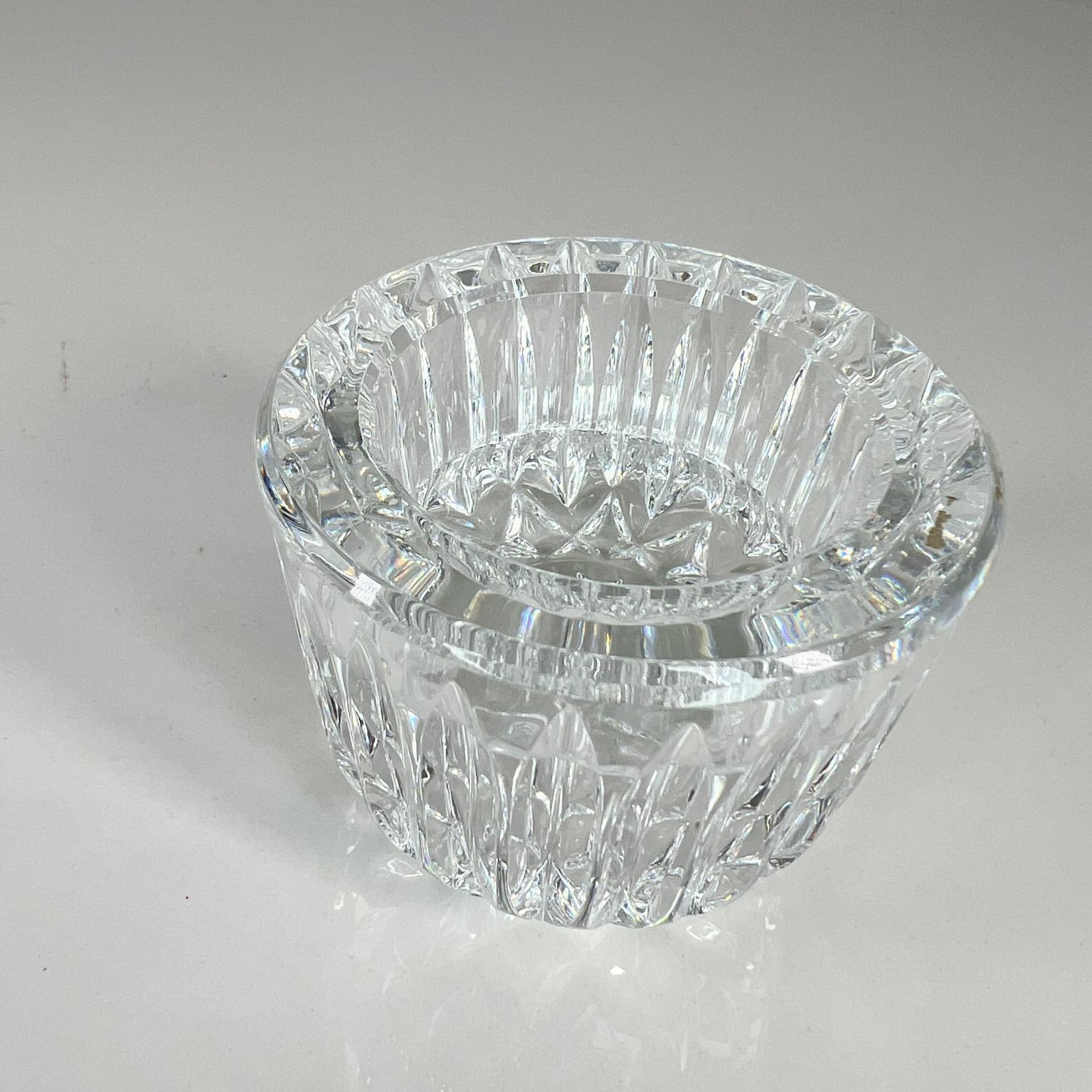 Candle holder
Simply elegant Waterford cut crystal glass votive tealight candle holder anya
Signed by maker
Measures: Approximately 3 diameter x 2.25 height
Preowned original vintage good condition.
Refer to images provided please.