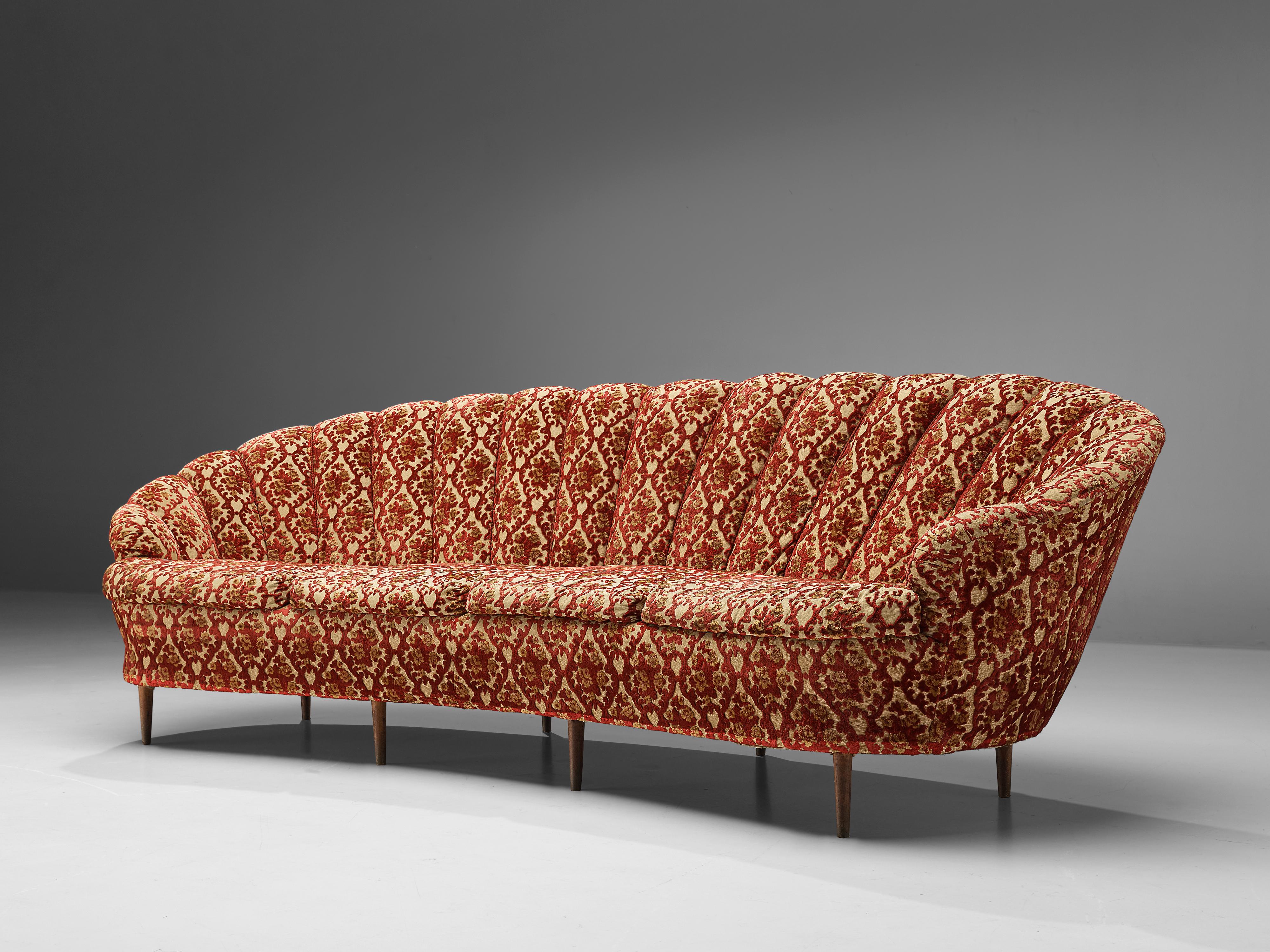 Elegant Curved Four-Seat Sofa in Floral Upholstery In Good Condition For Sale In Waalwijk, NL