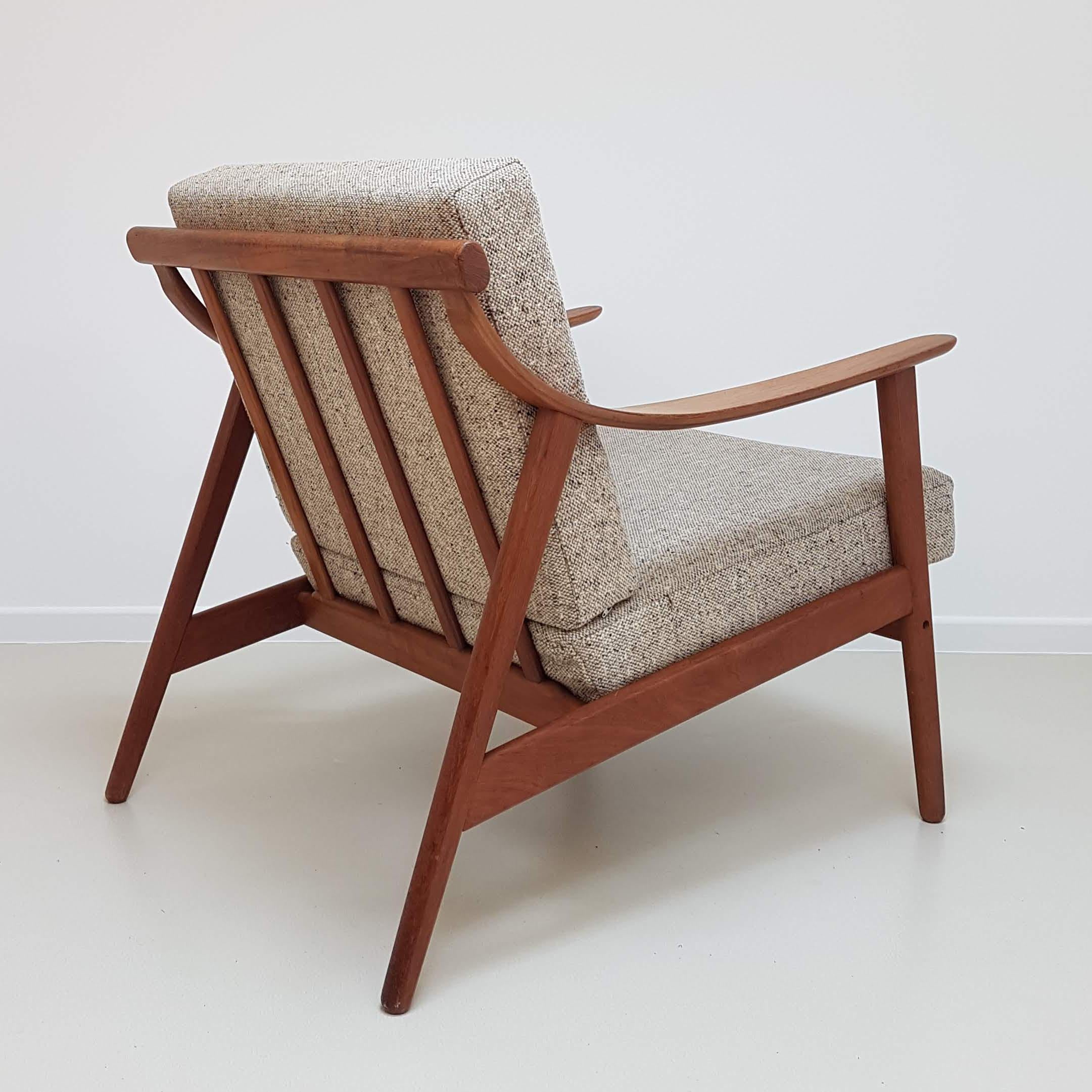 Fauteuil danois élégant et personnalisé en velours Lelievre, années 1960 en vente 8