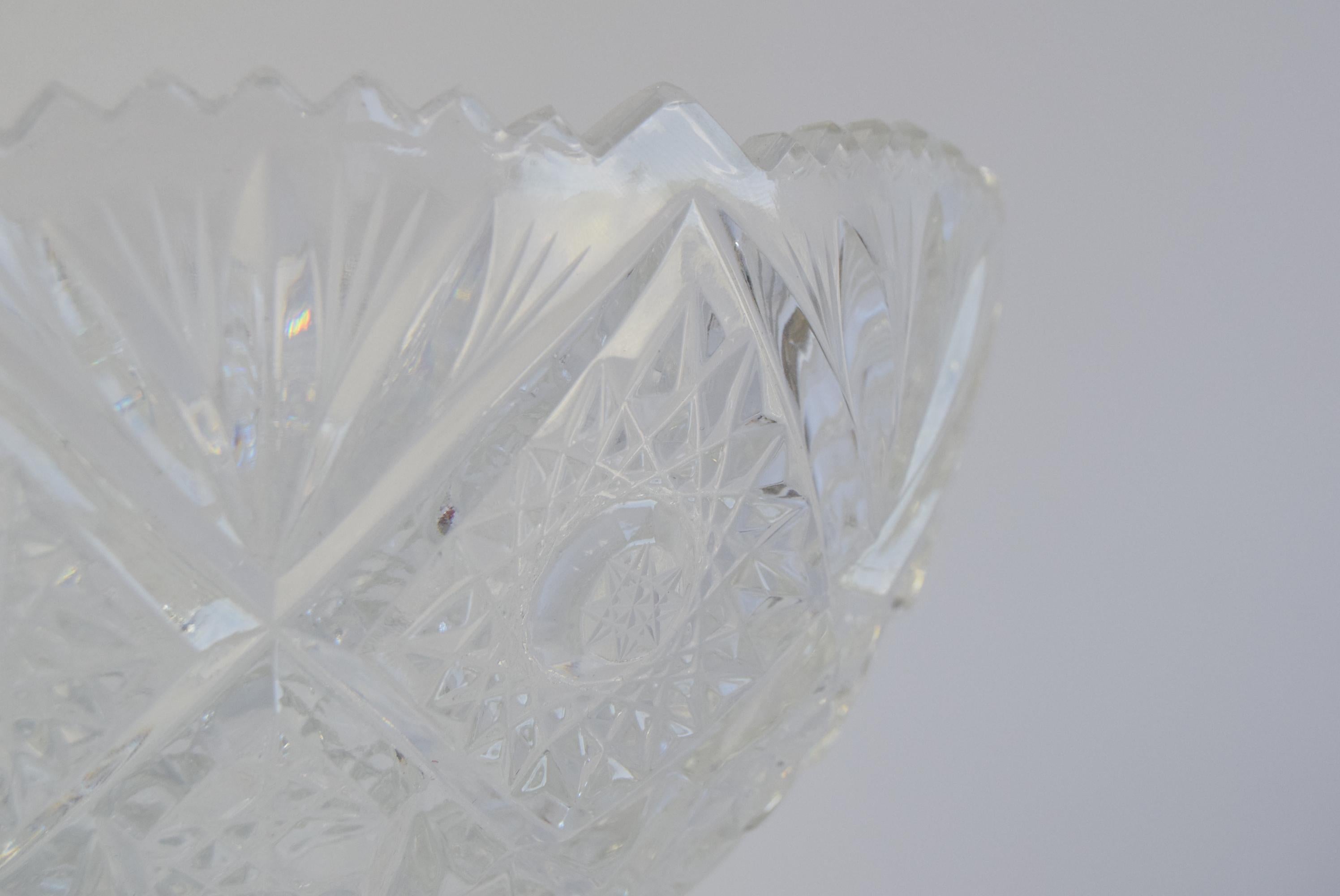Elegante cuenco de cristal tallado Checoslovaquia, Siglo XX Cristal en venta