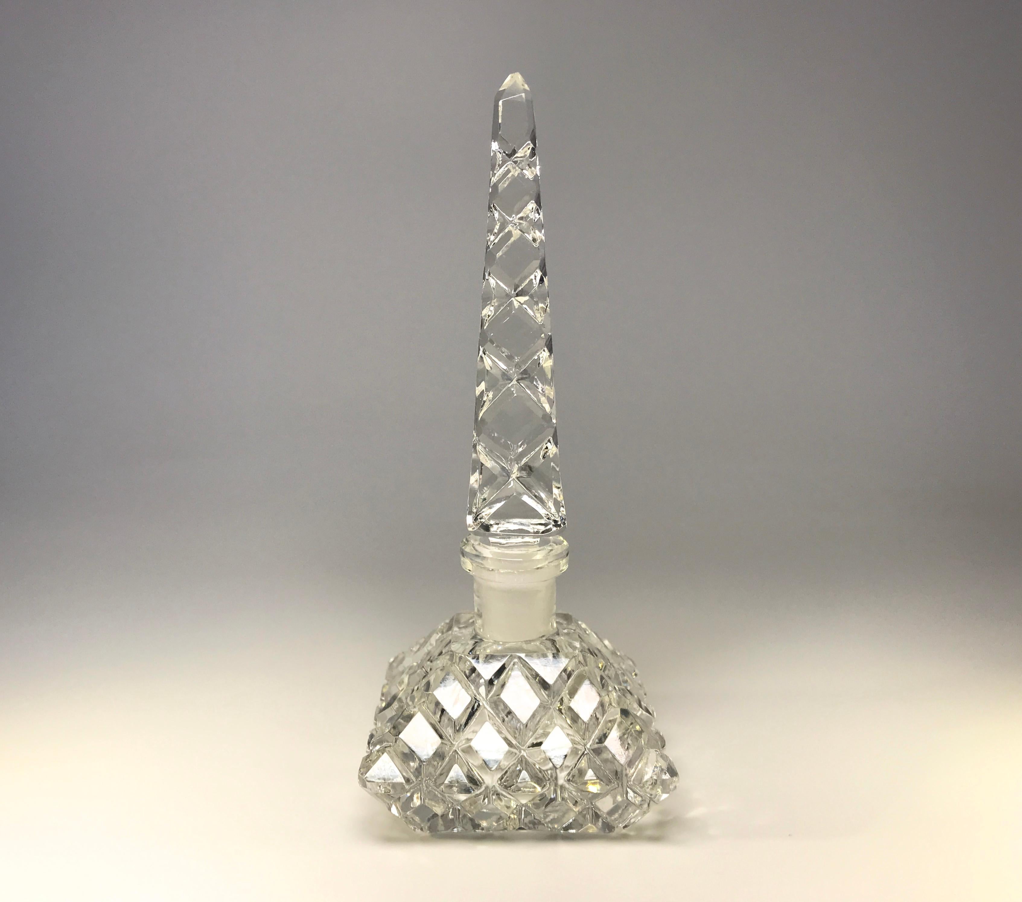 Elegant Czech crystal, clear cushion shaped perfume bottle with a tall spire shaped stopper
Vintage Bohemian, Czech crystal,
circa 1930s
Measures: Height 5.75 inch, width 2.25 inch, depth 2.25 inch
In very good condition. Minuscule fleabites to