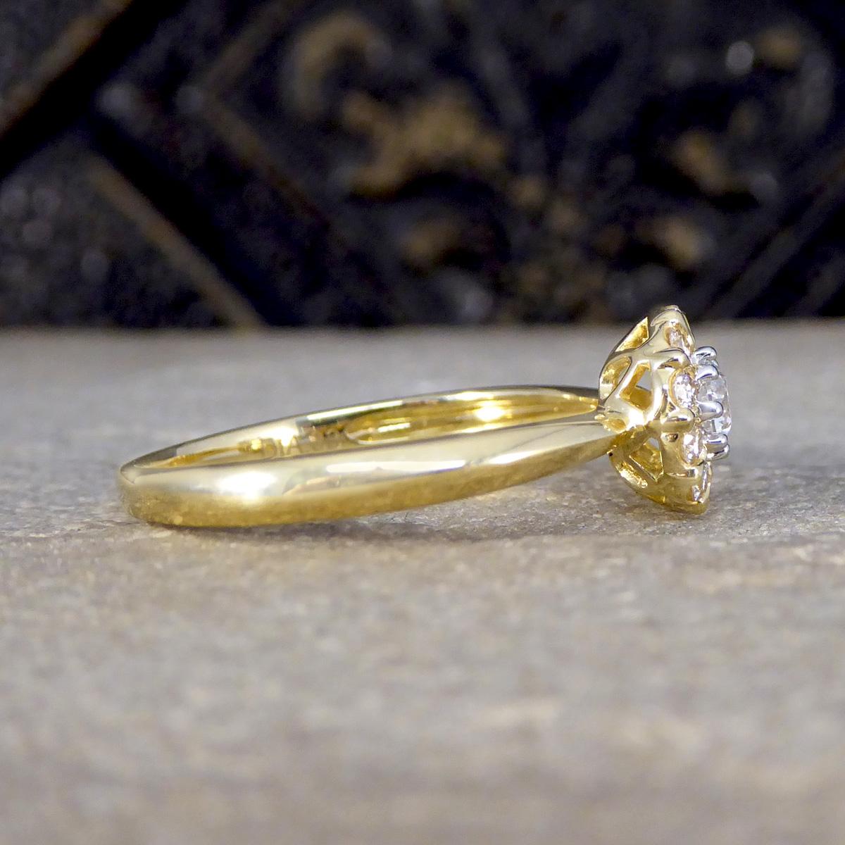 Edwardian Elegant Daisy Diamond Cluster Ring in 18ct Yellow Gold For Sale