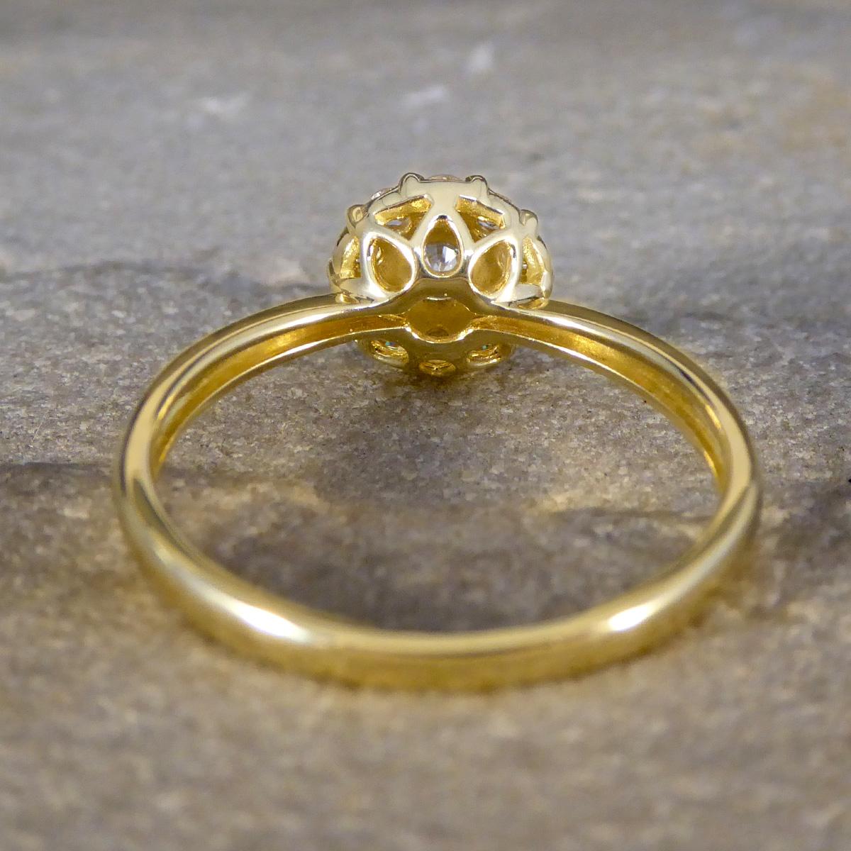 Brilliant Cut Elegant Daisy Diamond Cluster Ring in 18ct Yellow Gold For Sale