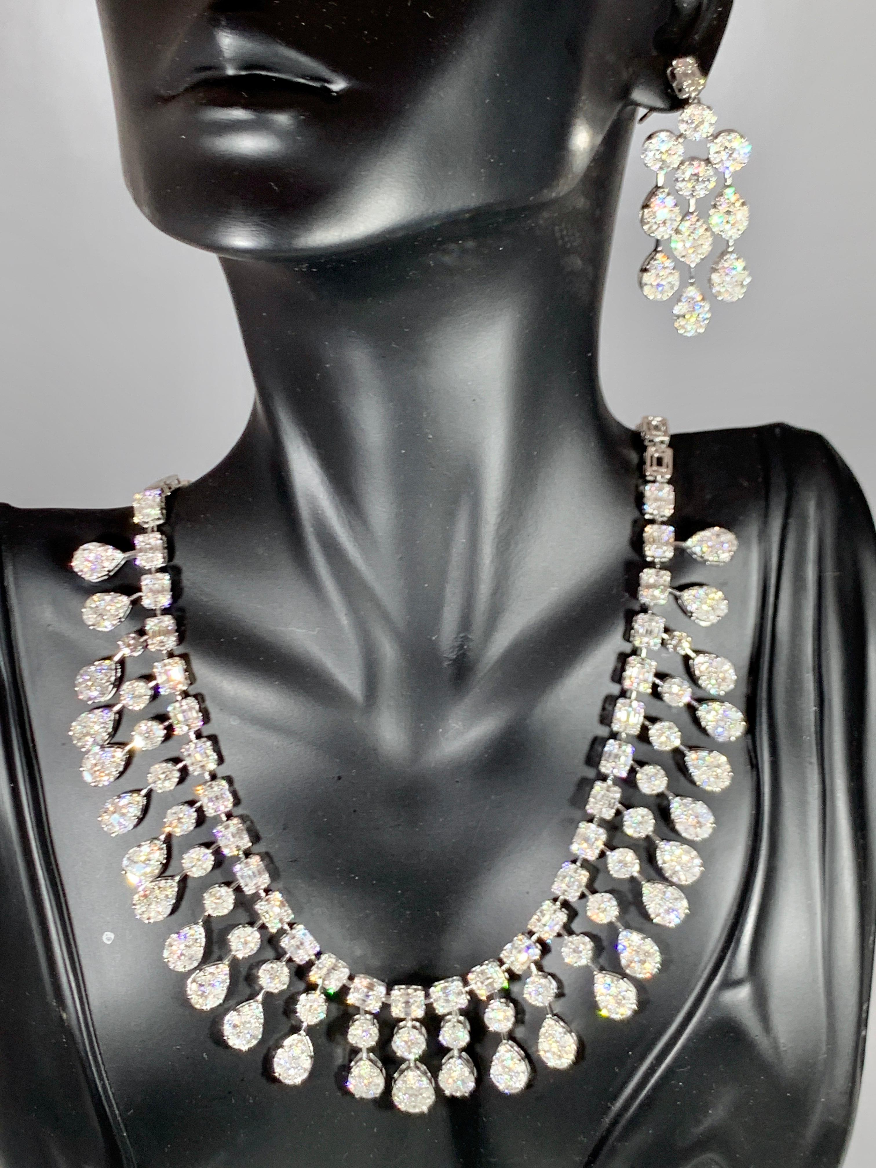 Elegant Dangling 32 Carat Diamond Necklace and Earring Suite in 18 Karat Gold 3