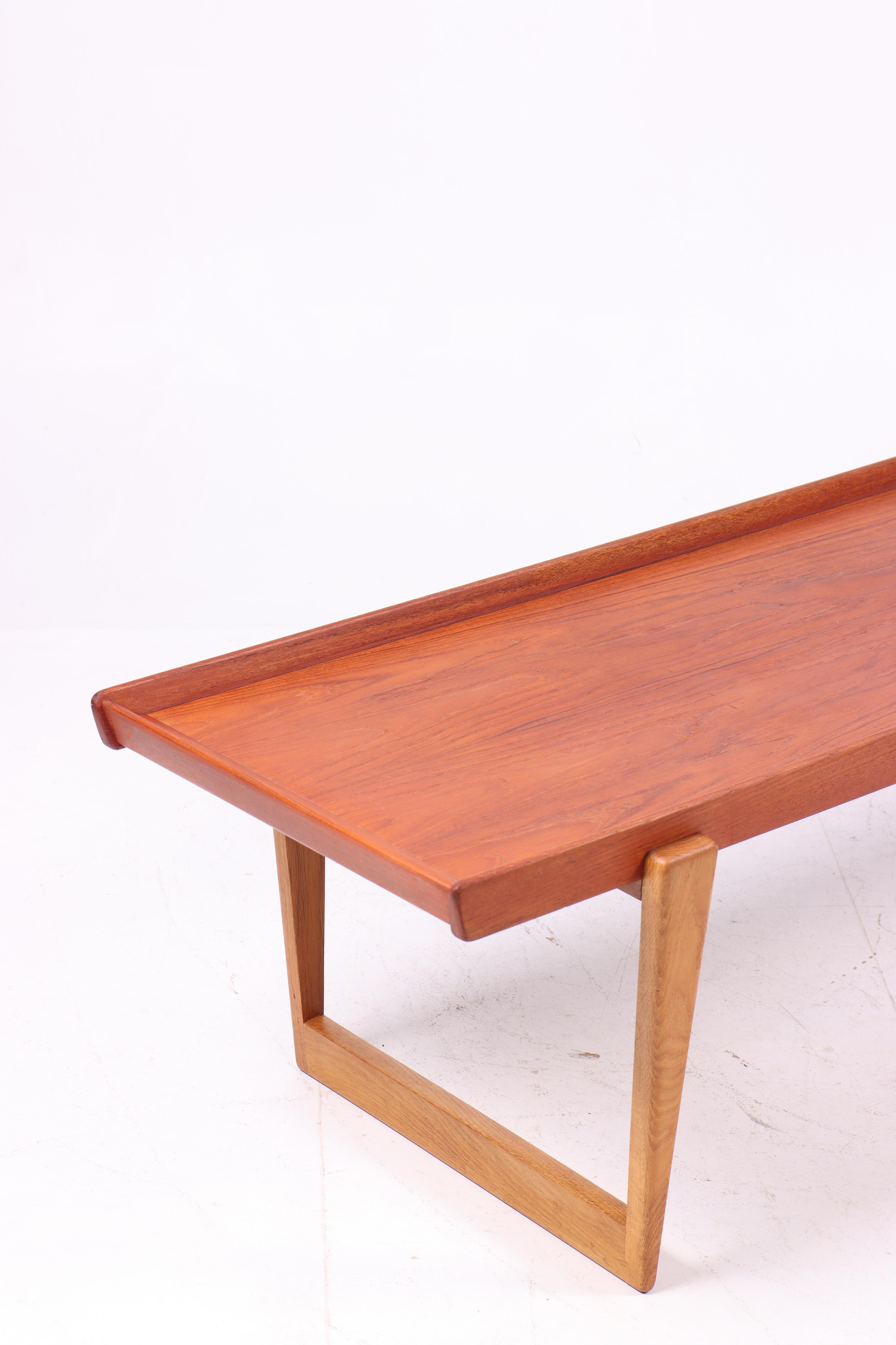 Mid-20th Century Elegant Danish 1960s Coffee Table in Teak with Solid Oak Legs - Mid-Century Mode