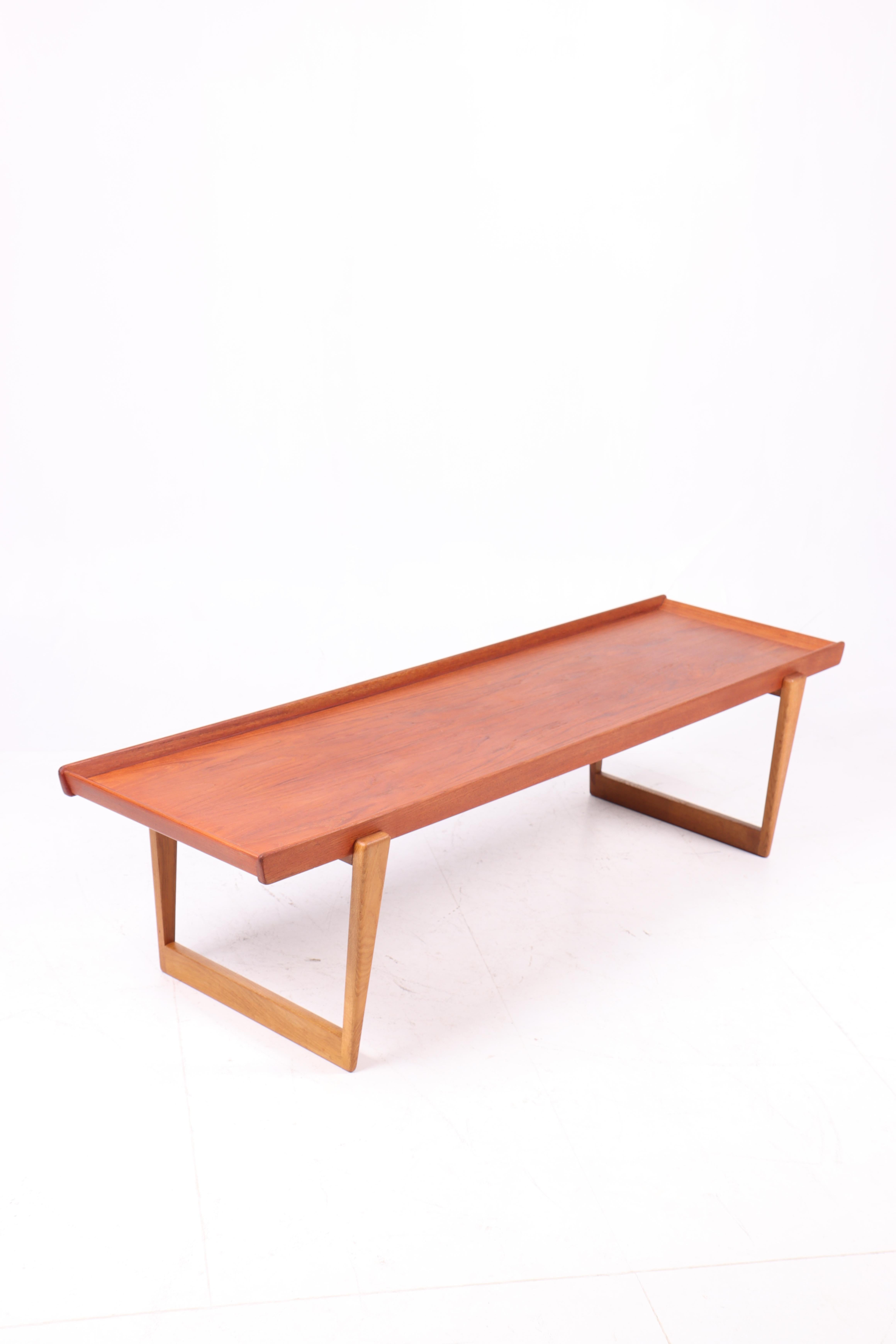 Elegant Danish 1960s Coffee Table in Teak with Solid Oak Legs - Mid-Century Mode 1