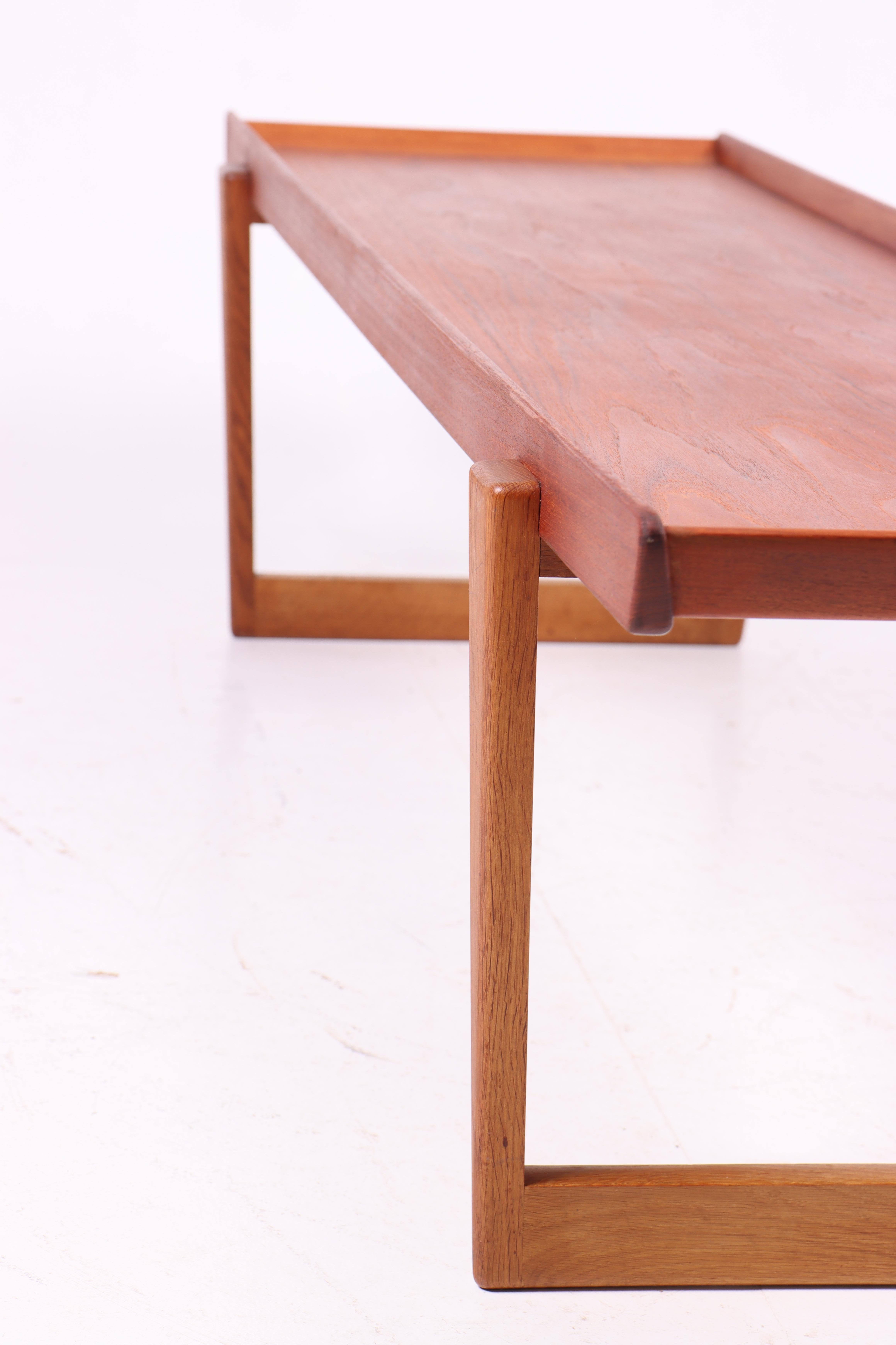 Elegant Danish 1960s Coffee Table in Teak with Solid Oak Legs - Mid-Century Mode 3