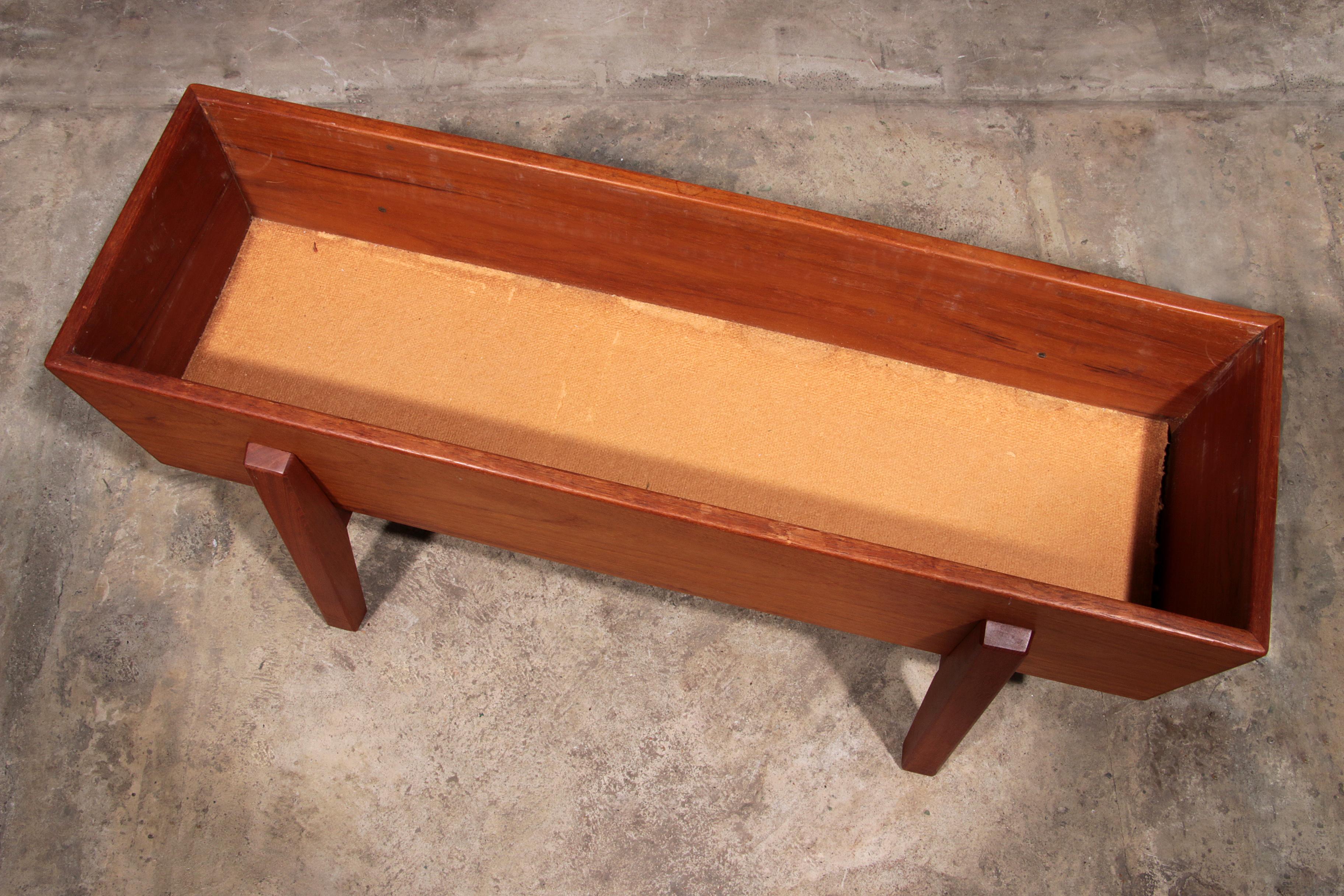 Elegante fioriera in legno dal design danese in vendita 3