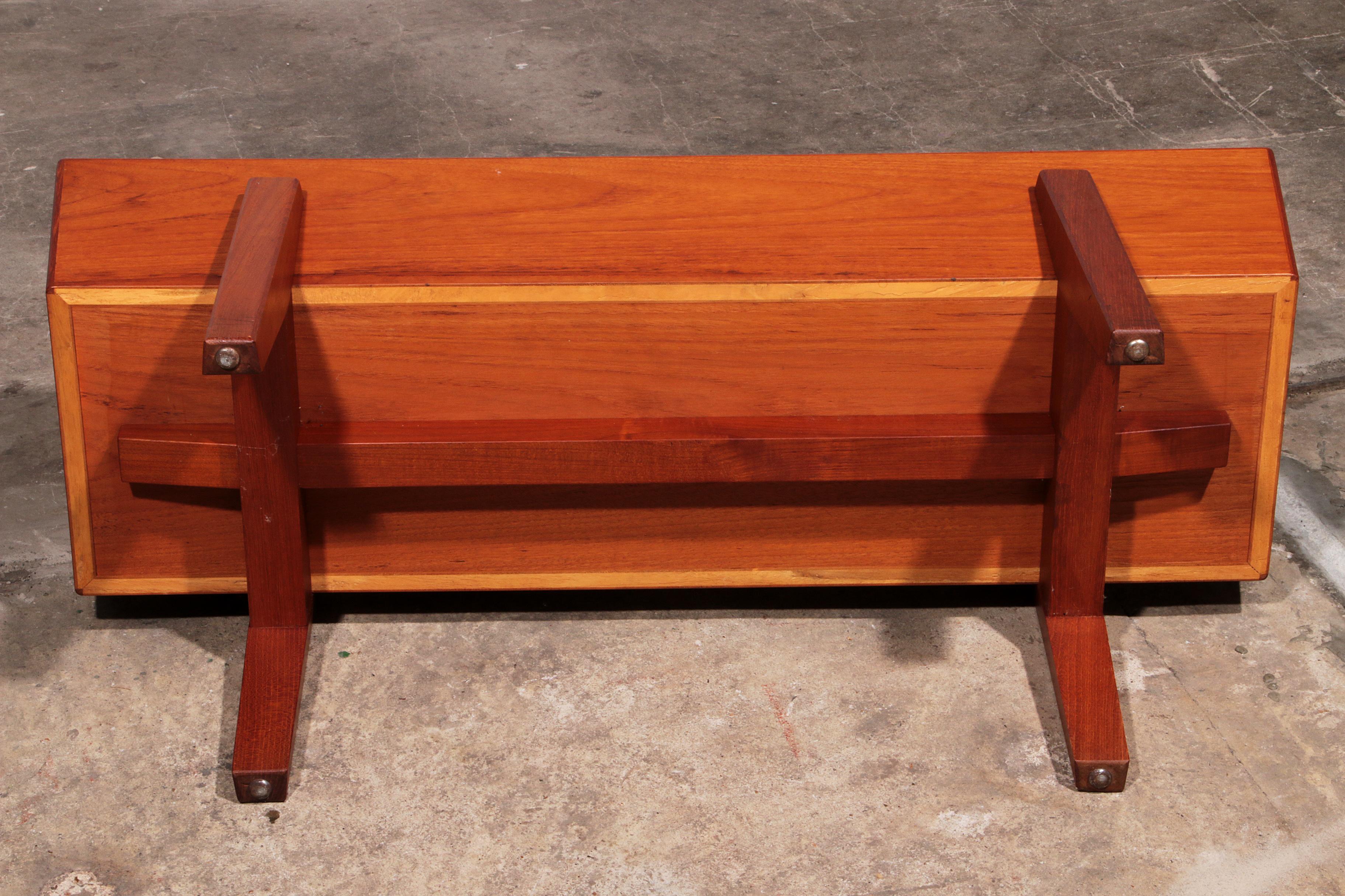 Elegante fioriera in legno dal design danese in vendita 4