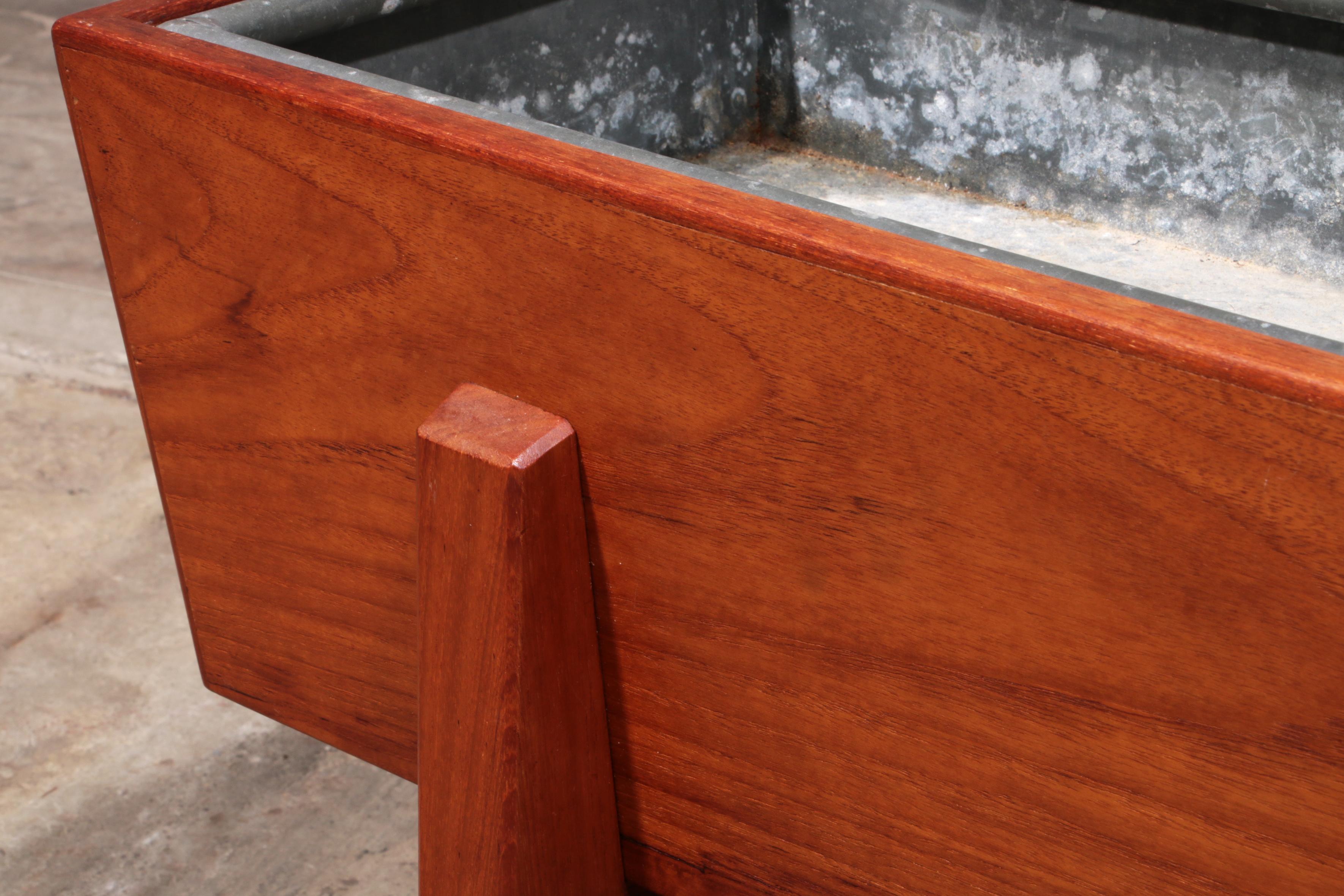 Elegante fioriera in legno dal design danese in vendita 5