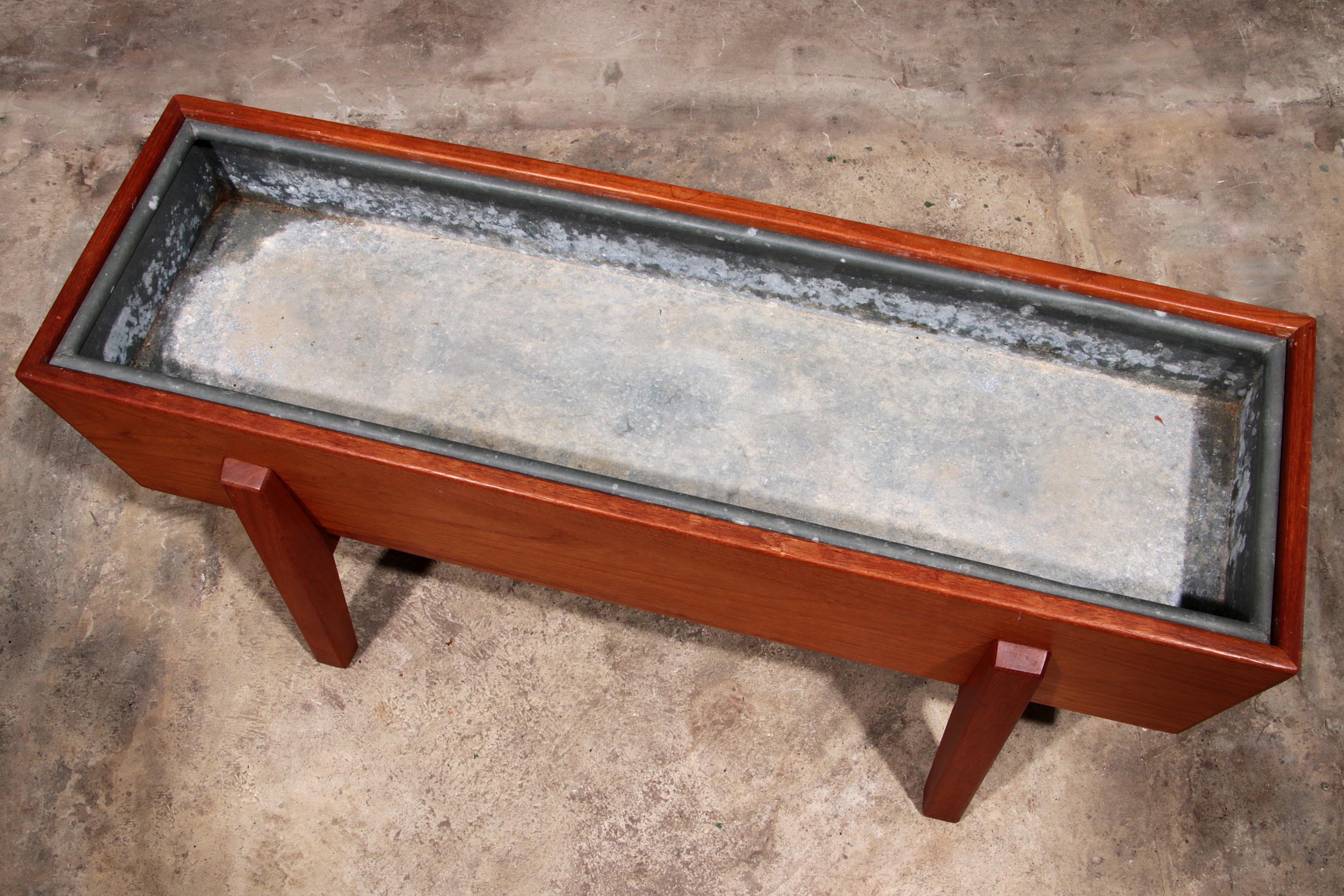 Elegante fioriera in legno dal design danese in vendita 2