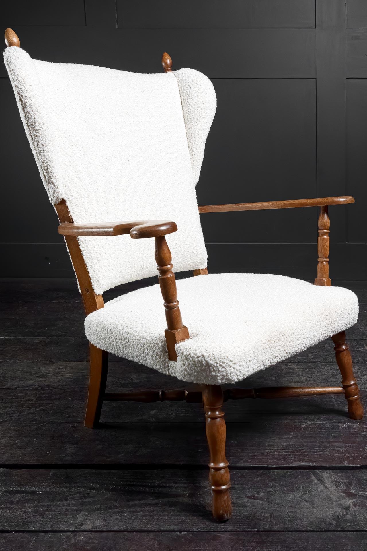 20ième siècle Elegant fauteuil danois du début du 20e siècle en Oak Oak avec tapisserie Bouclé en vente