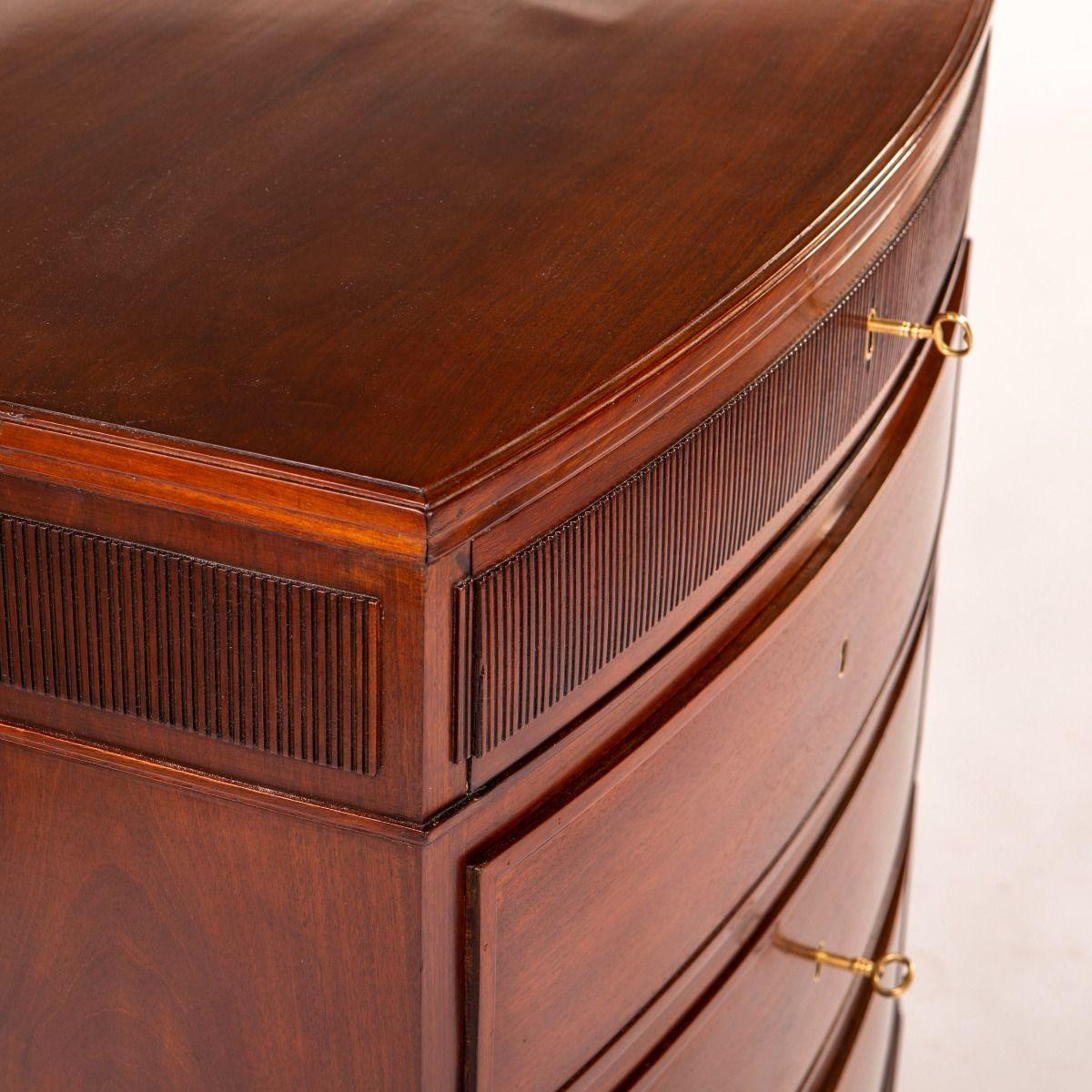 Elegant coffre danois Louis XVI en acajou en vente 4