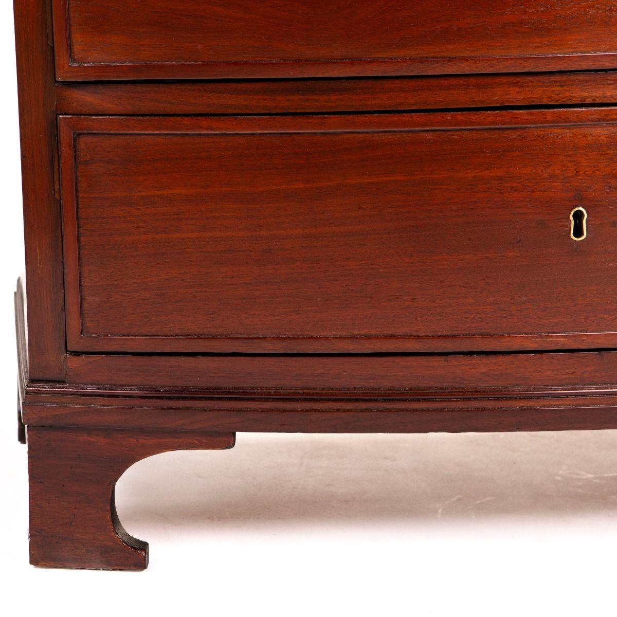 Elegant coffre danois Louis XVI en acajou en vente 5