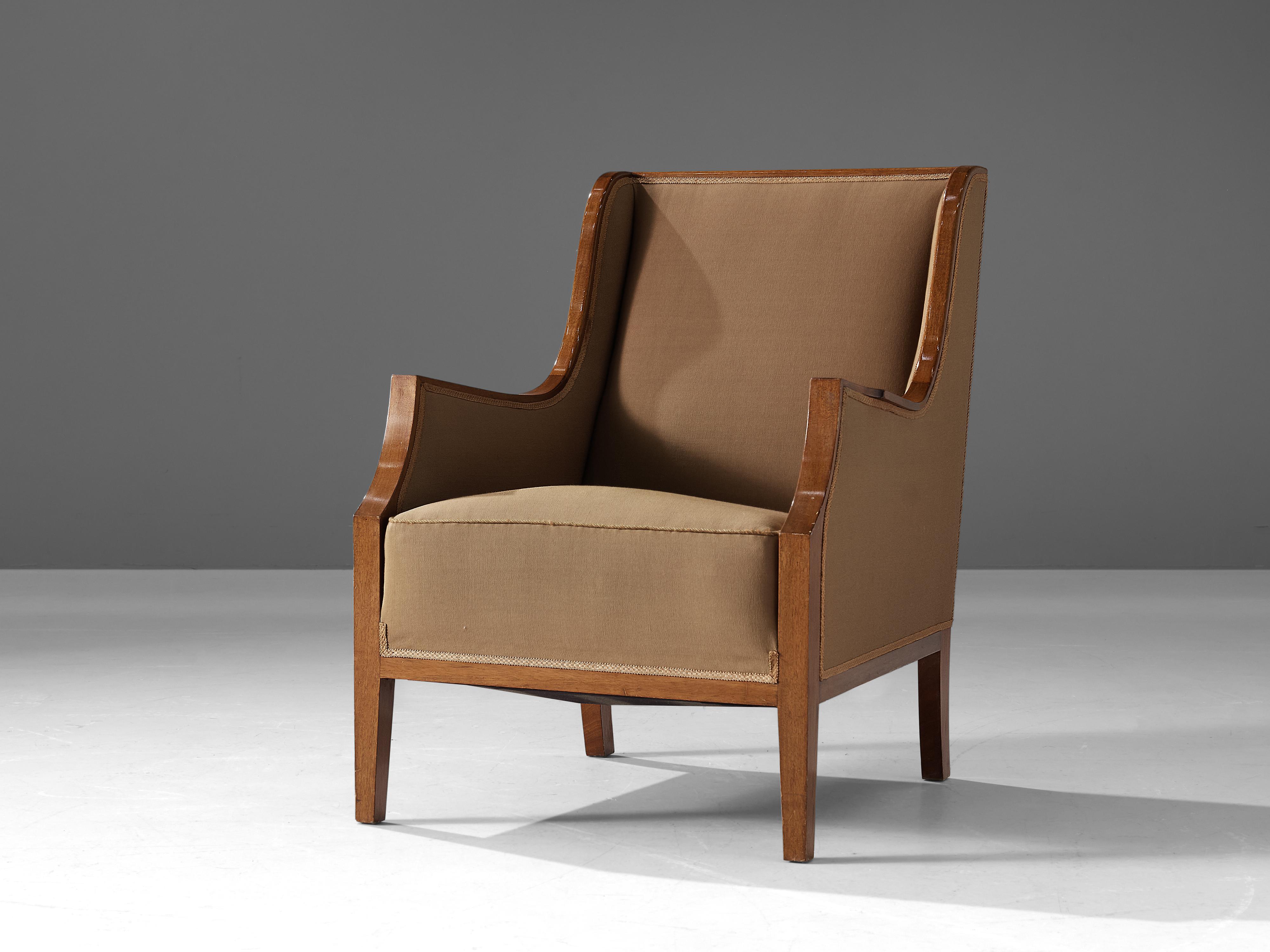 Lounge chair, fabric, mahogany, Scandinavia, 1960s

Sturdy lounge chairs in brown fabric. This chair has an inviting, comfortable look while still being stylish. The very well-crafted wooden legs fit perfectly with the brown fabric, giving it a