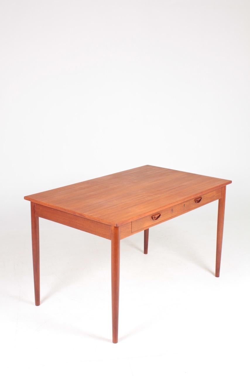 Elegant Danish Midcentury Desk in Teak Designed by Hvidt & Mølgaard, 1960s 1