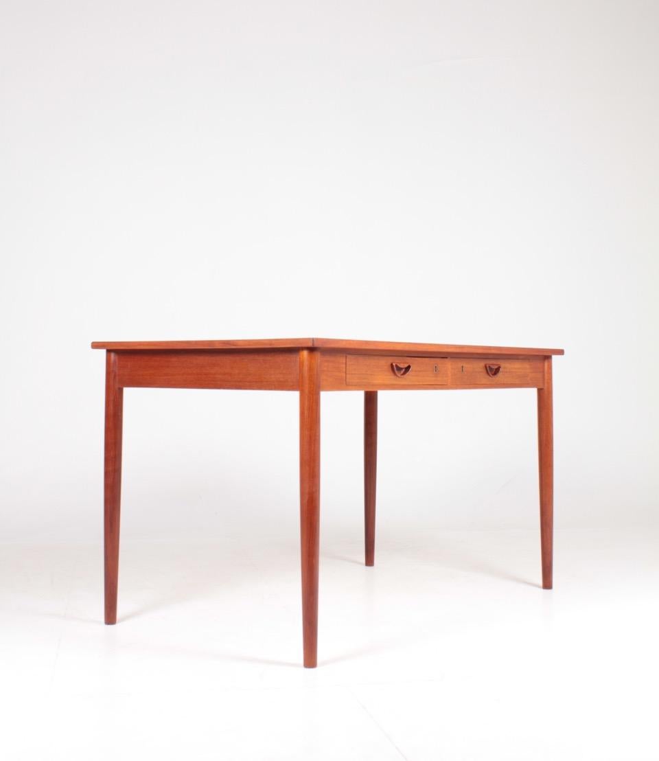 Elegant Danish Midcentury Desk in Teak Designed by Hvidt & Mølgaard, 1960s 2
